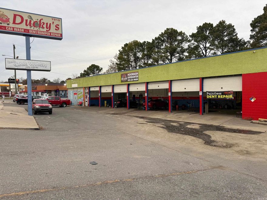 Excellent visibility on Cantrell Rd. 40,000 - 45,000 vehicles per day. Cantrell Road (Highway 10) is one of the busiest corridors in Little Rock, serving both commuter and commercial traffic. Near the intersection with Mississippi St, a hub for retail and dining, which contributes to high traffic.