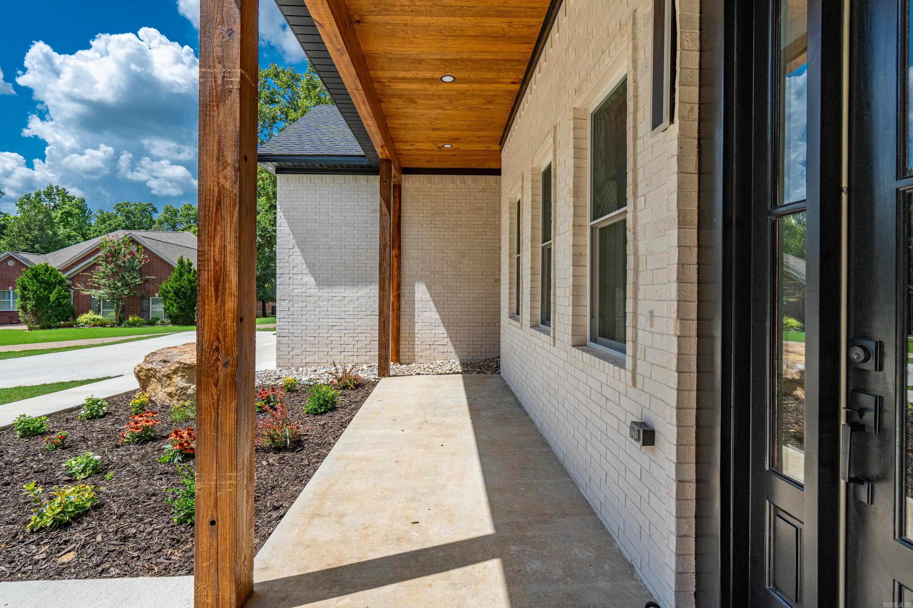 EAGLE ROCK - Residential