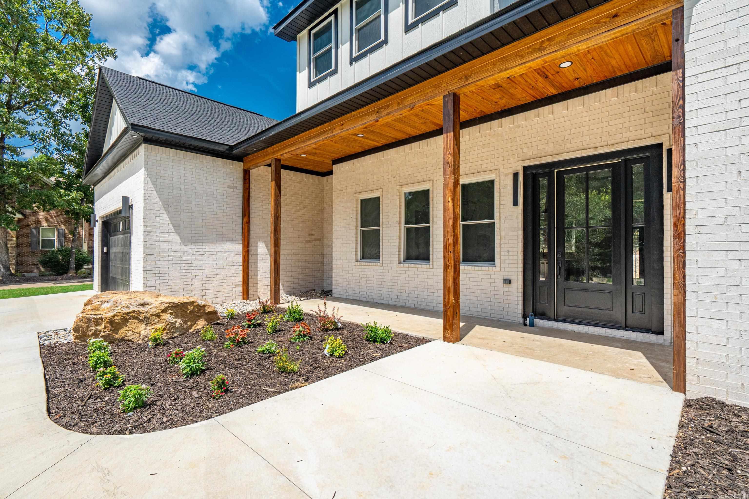 EAGLE ROCK - Residential