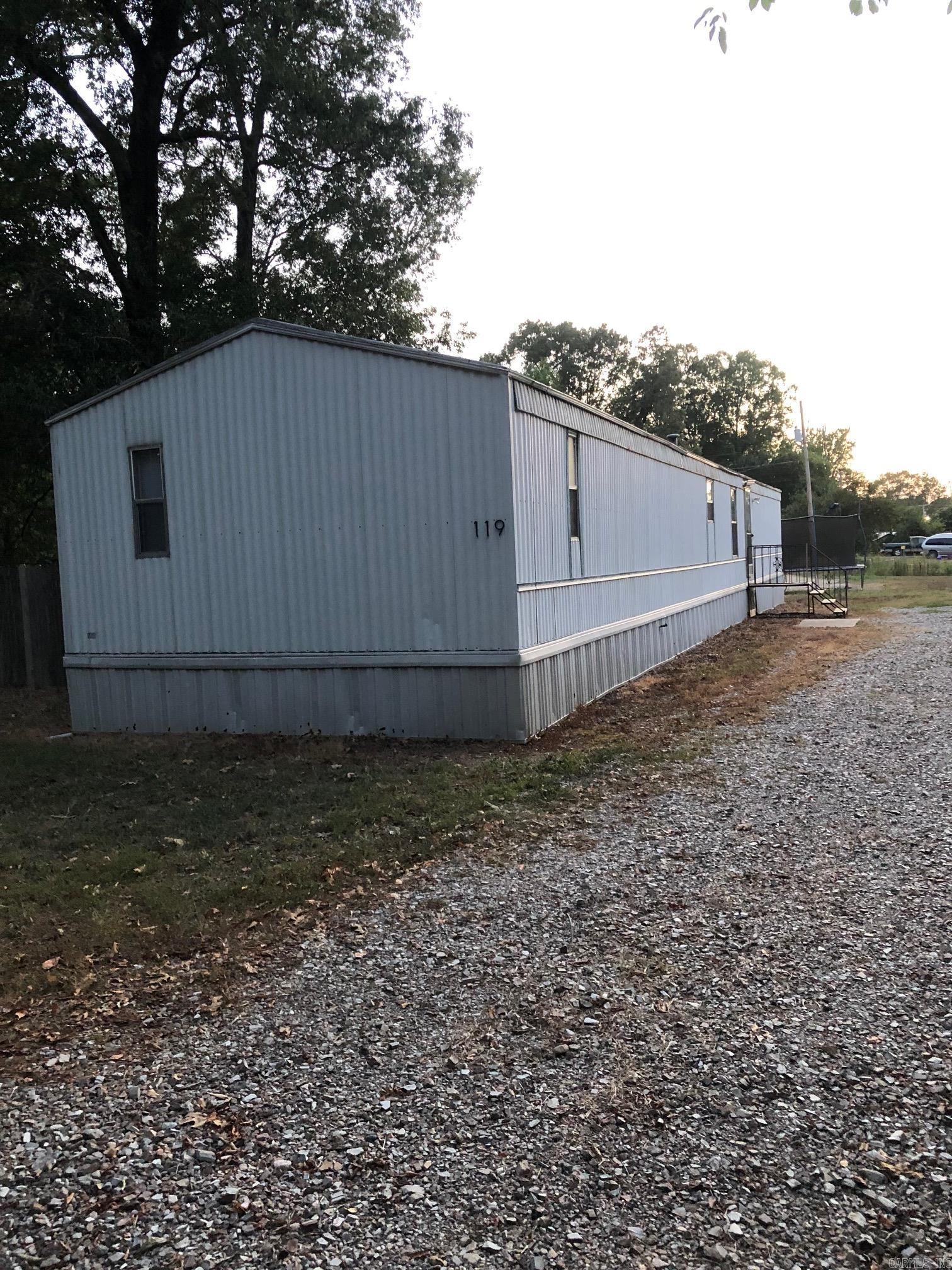 3 Bedrooms, 2 Bathrooms on 0.76 acres! Currently tenant occupied until 6/30/2025. Lake Hamilton School District