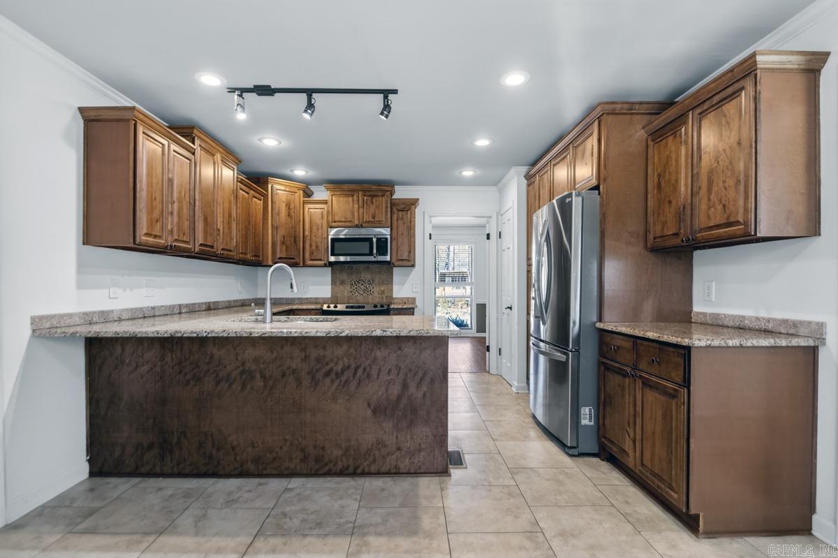 MAUMELLE CLUB MANOR TO CRYSTAL - Residential