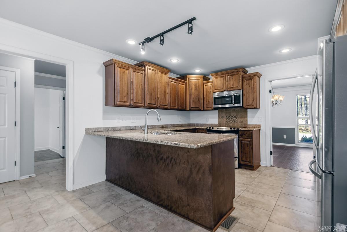 MAUMELLE CLUB MANOR TO CRYSTAL - Residential