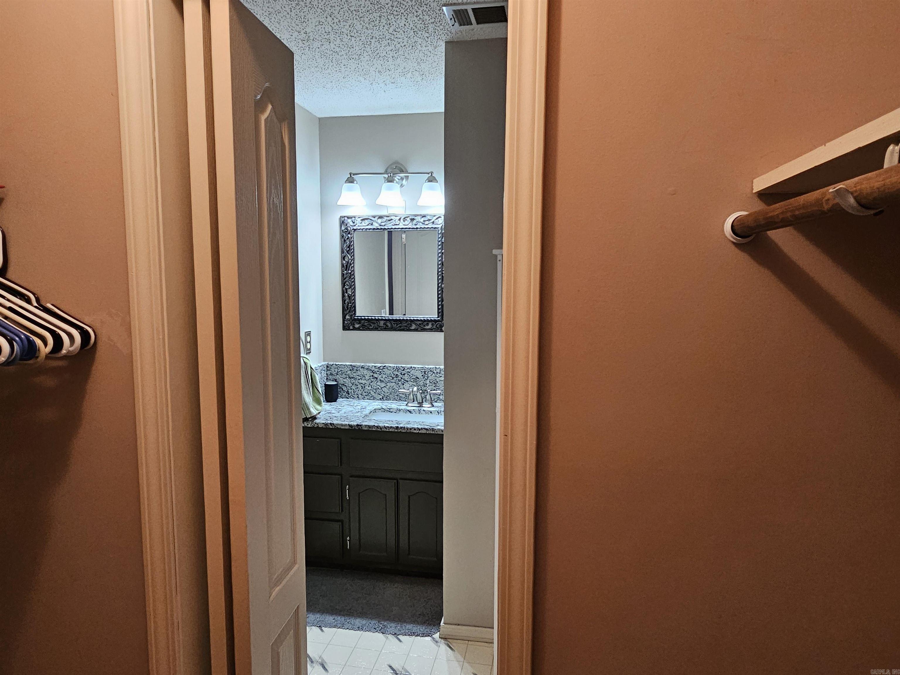 VALHOLA - Residential