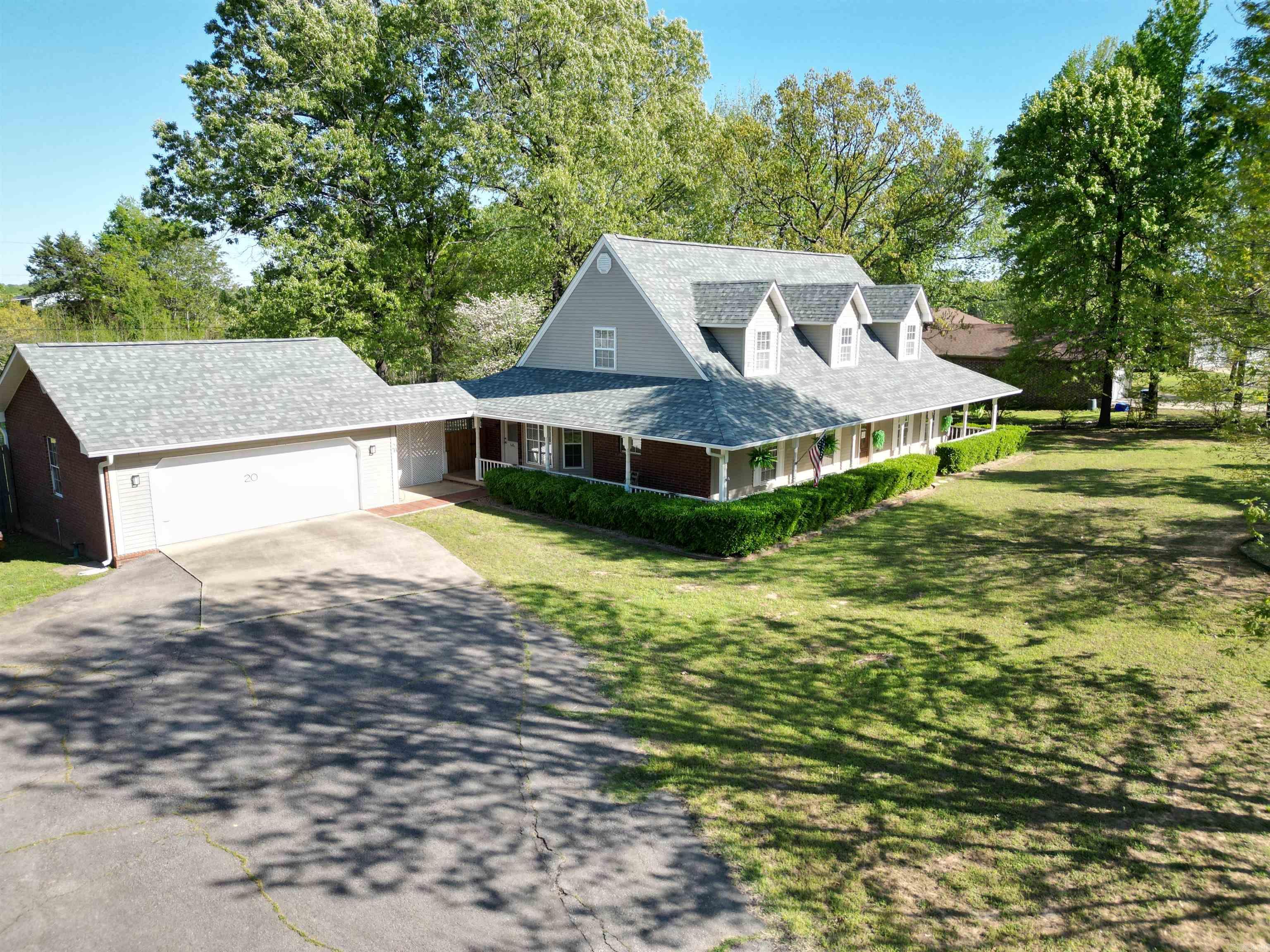 VALHOLA - Residential