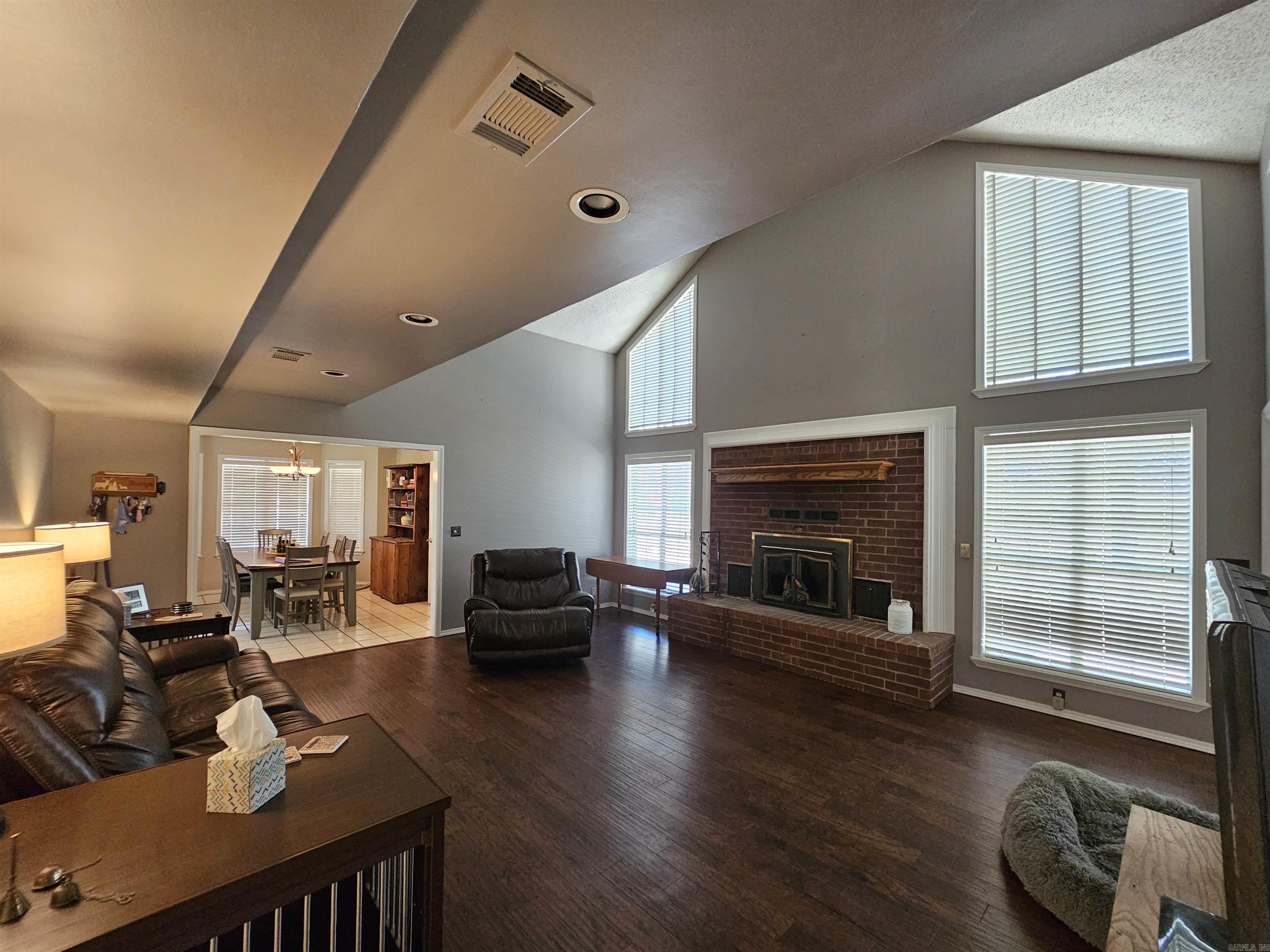 VALHOLA - Residential