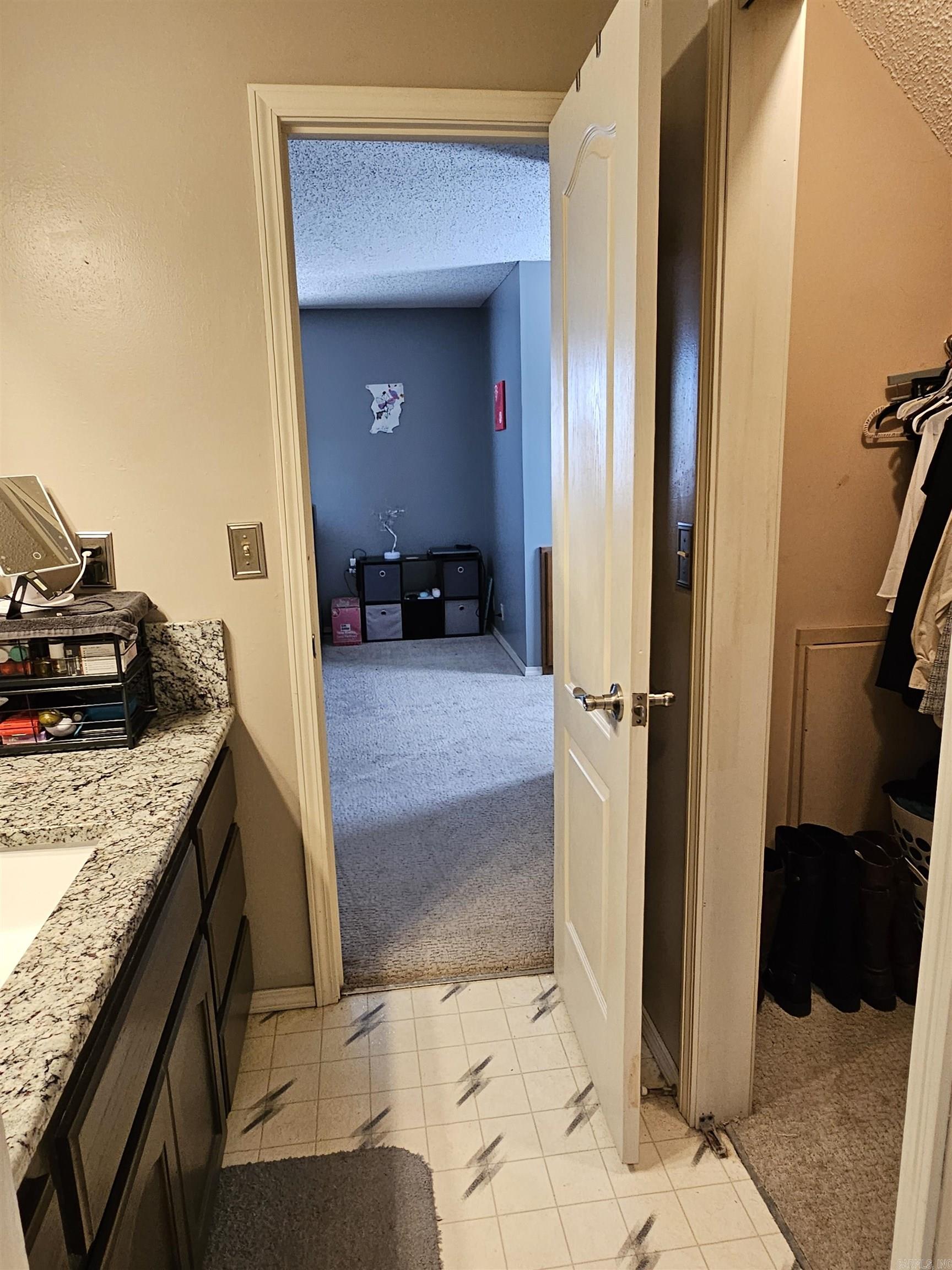 VALHOLA - Residential