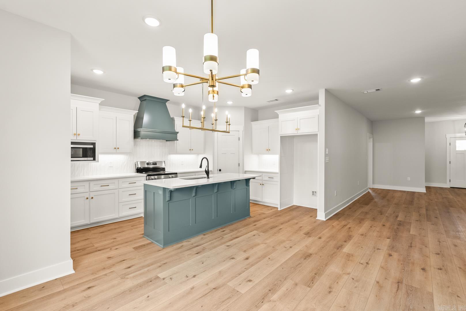 EAST MEADOW - Residential