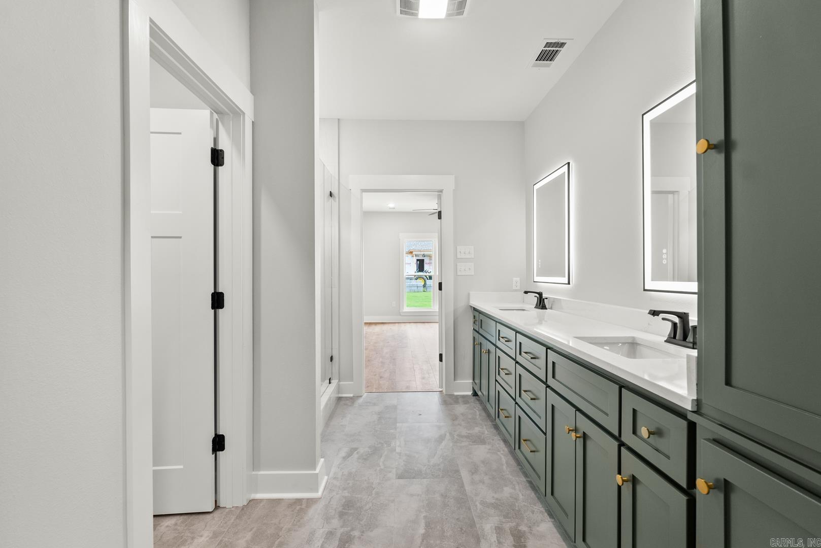 EAST MEADOW - Residential