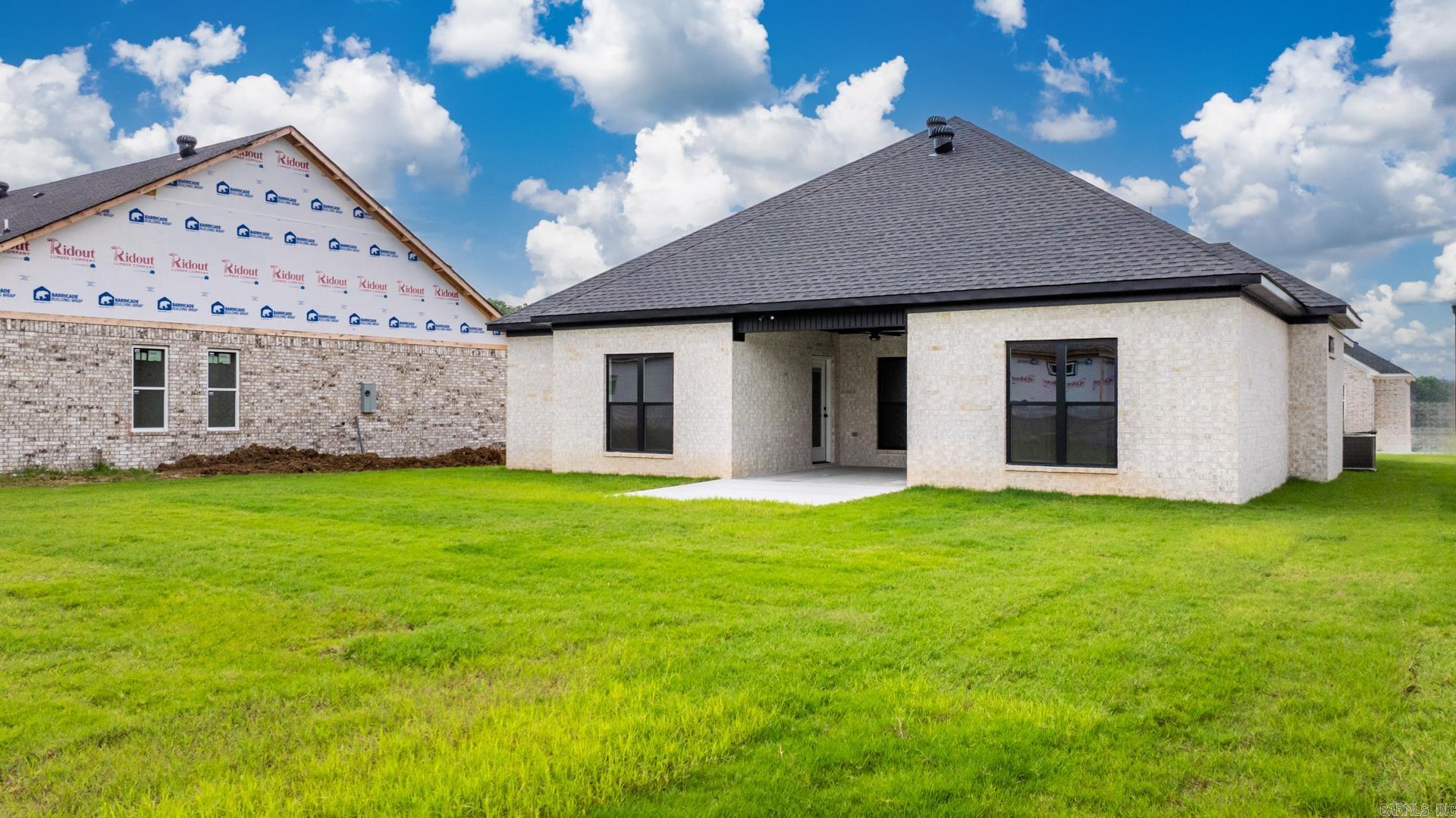 EAST MEADOW - Residential