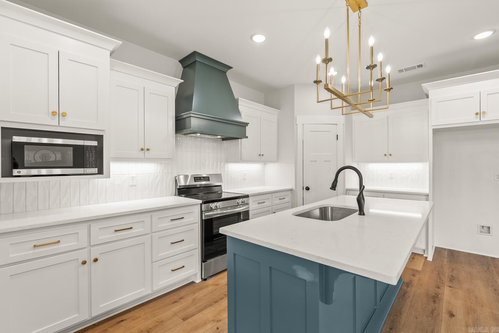 EAST MEADOW - Residential