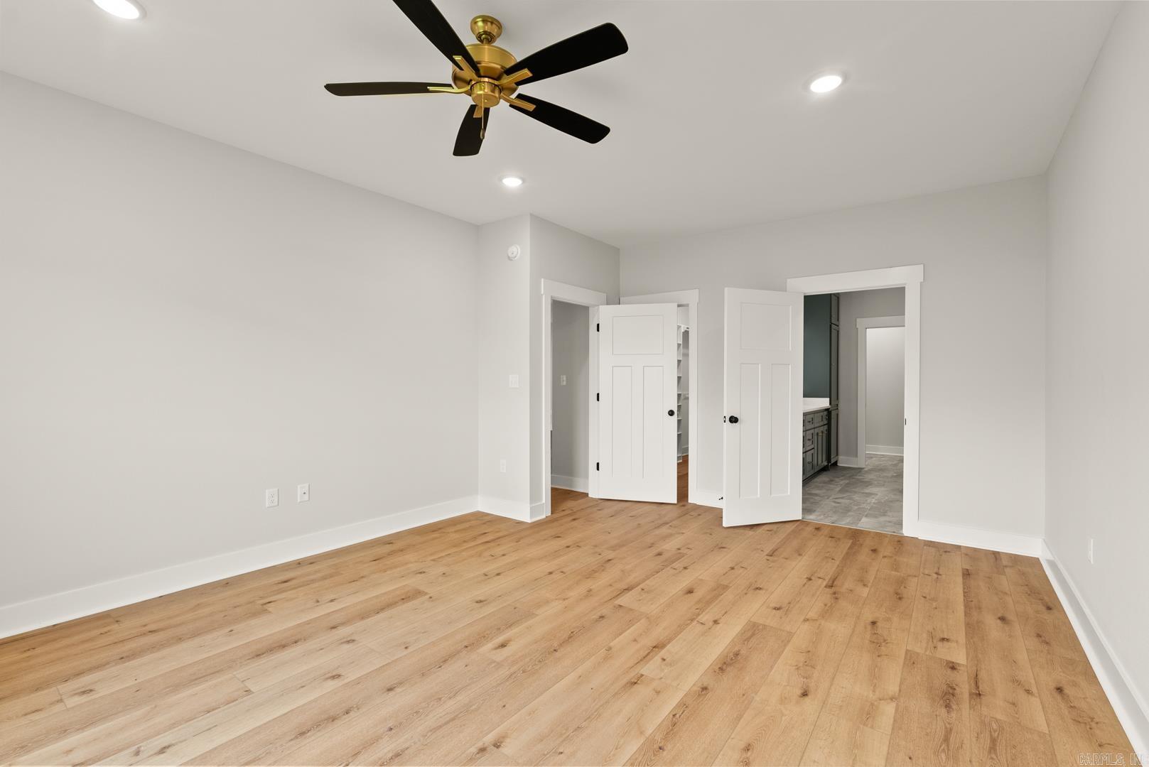 EAST MEADOW - Residential