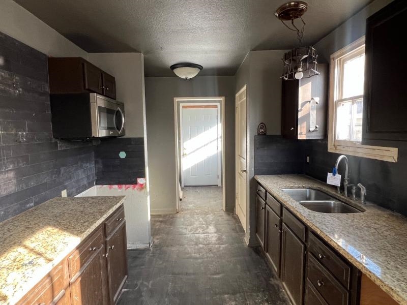 Weldon E Wrights - Residential