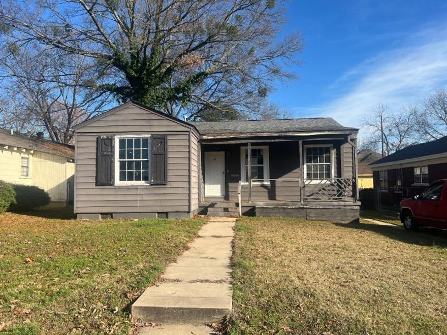 Don't miss your chance to make this affordable 2 bedroom 1 bathroom home your own.  Located just minutes from shopping, restaurants, and the airport.