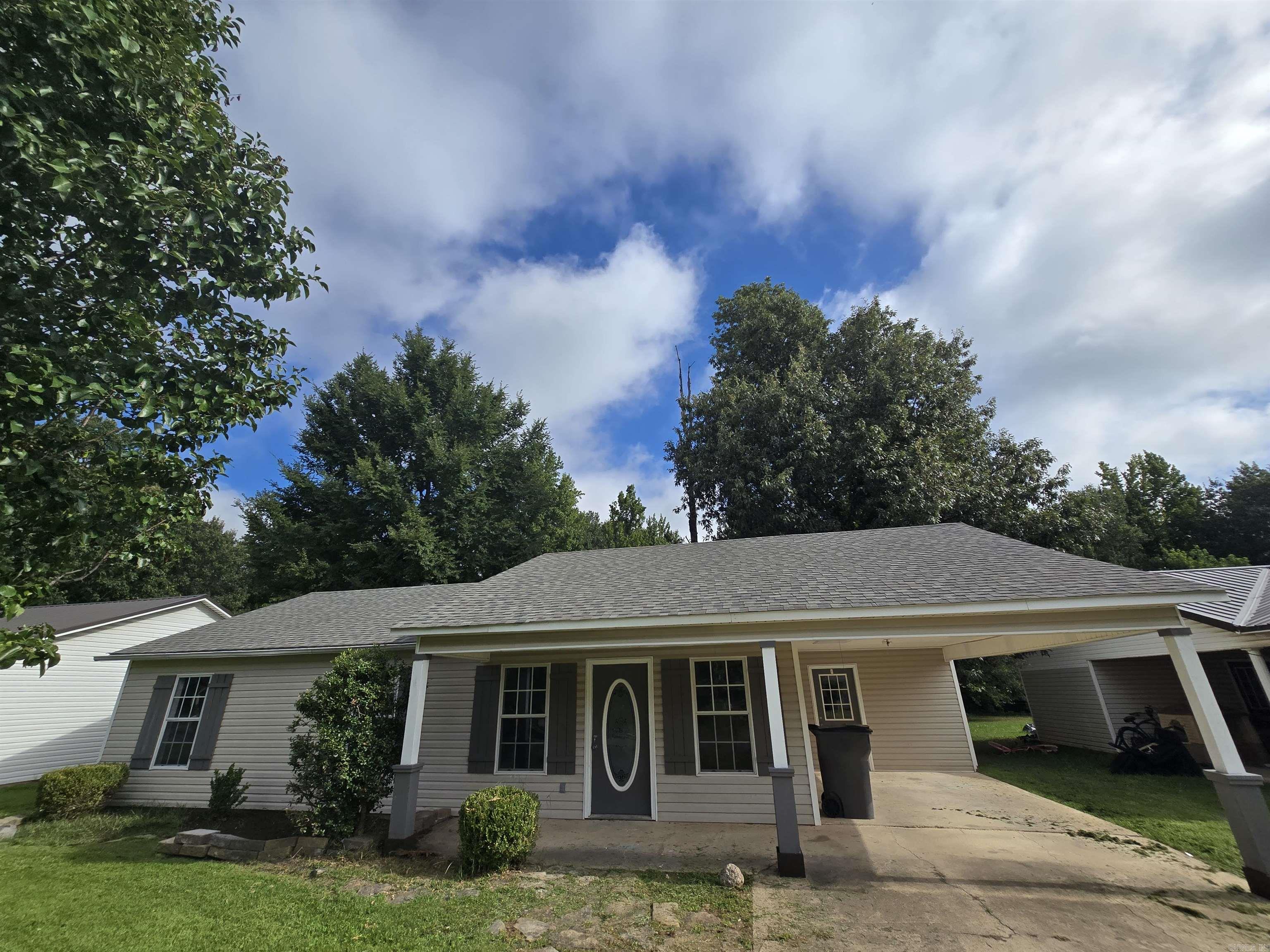 Charming 3-bedroom, 2-bath home with a traditional style and well-designed layout, offering warm spaces and excellent distribution for comfortable family living, big back yard.