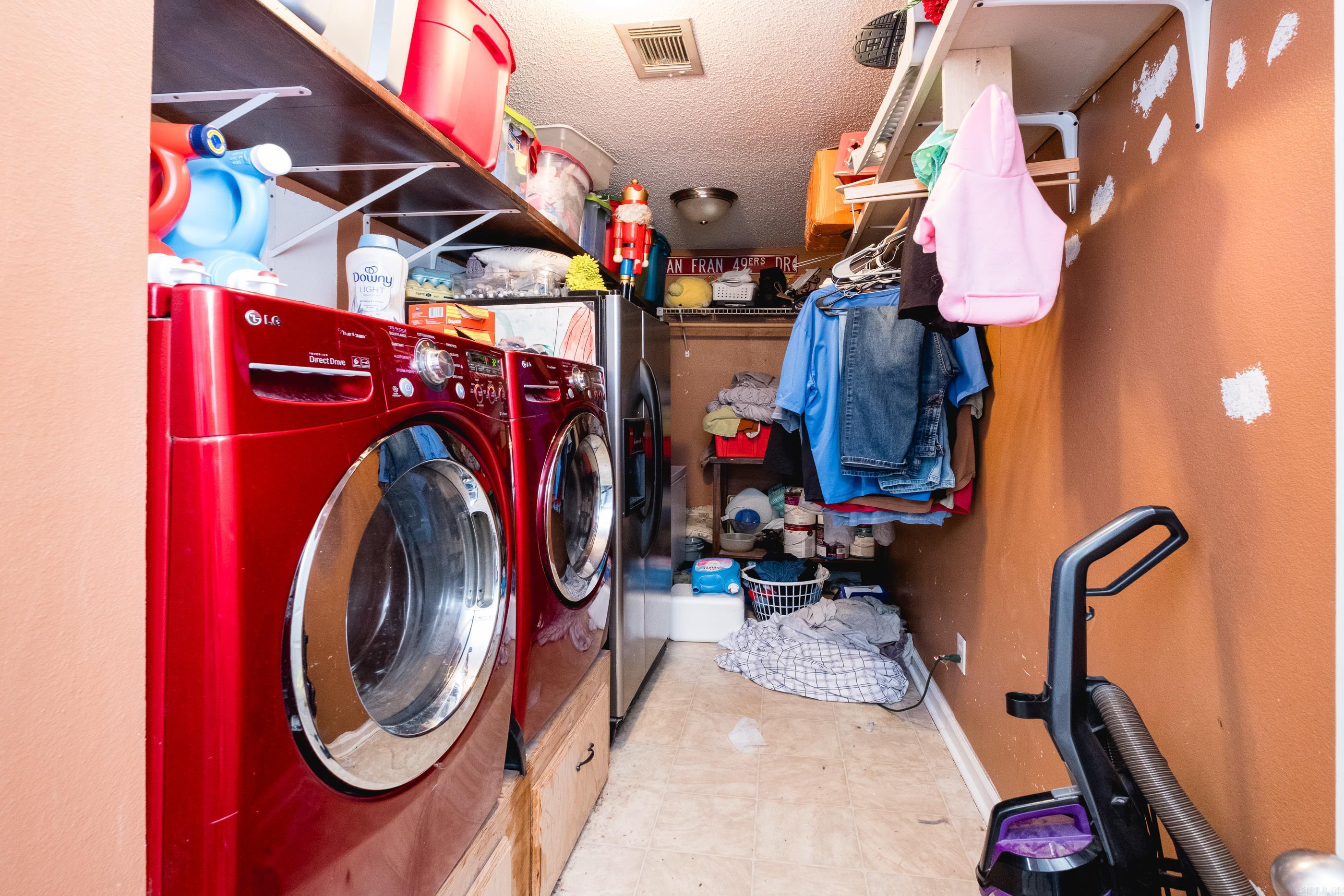 RIVER MANOR EST - Residential