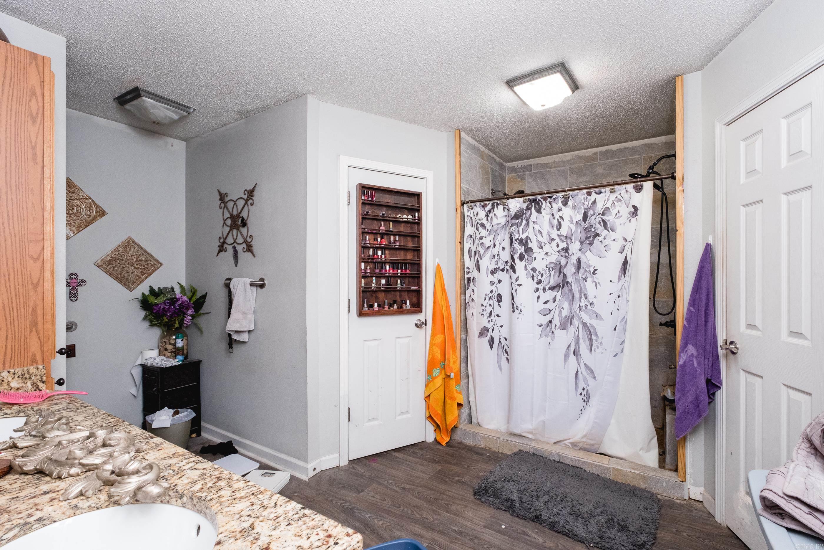 RIVER MANOR EST - Residential