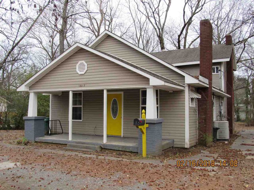 Older home located in Old Town Conway within walking distance to UCA & CBC, 4 spacious bedrooms, 3.5 baths, separate office, all kitchen appliances including refrigerator, washer & dryer, large kitchen and dining area, large backyard. Pets negotiable with a non-refundable deposit.