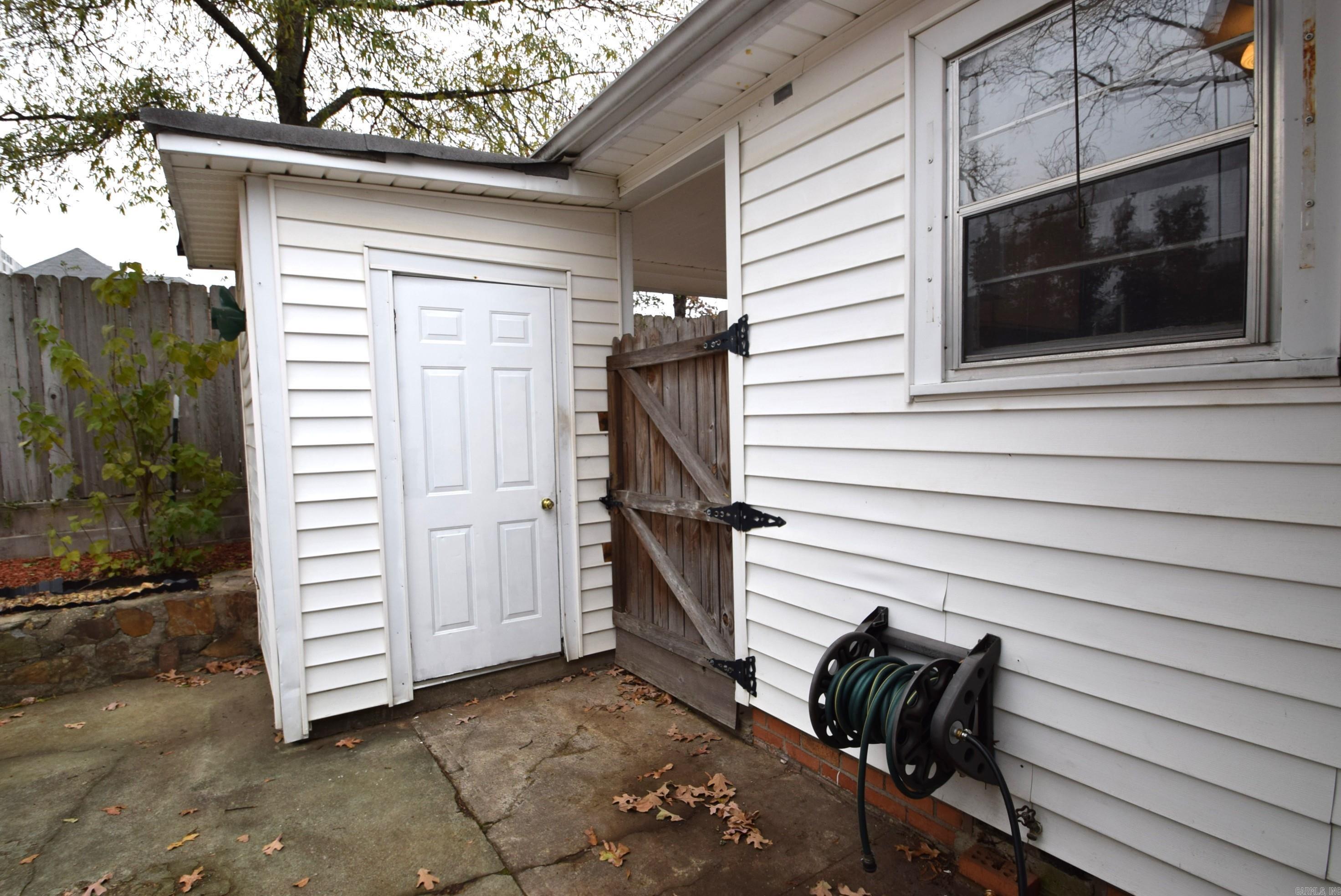 ADAMS HOWARD - Residential