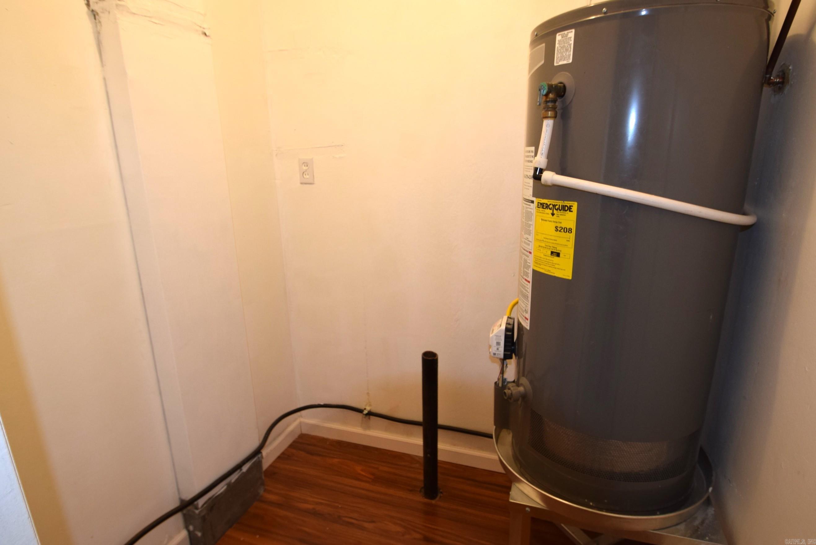 ADAMS HOWARD - Residential