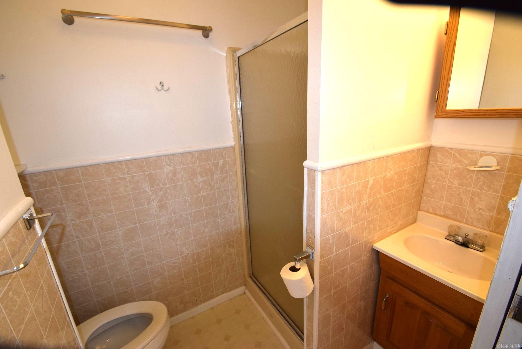 ADAMS HOWARD - Residential