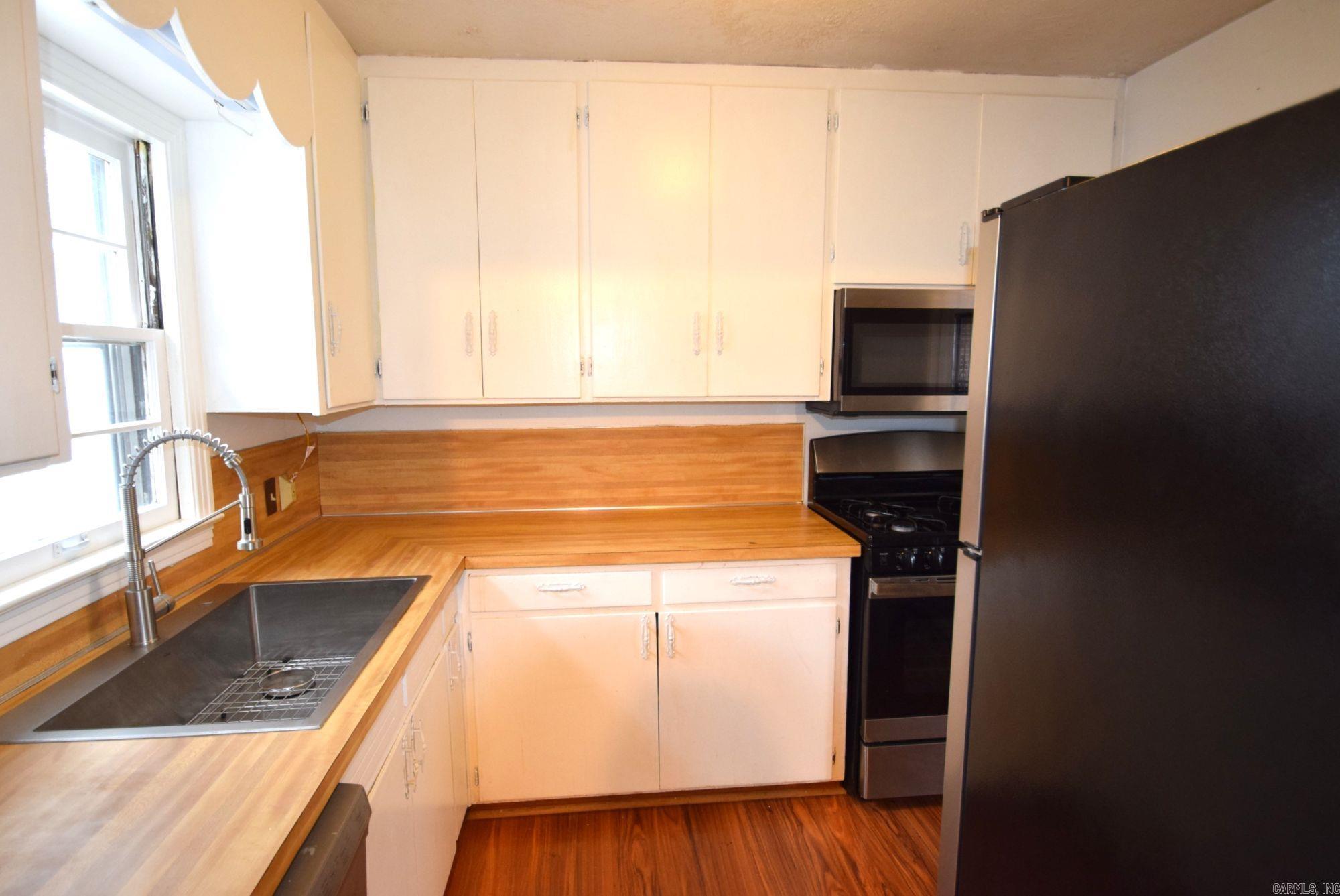 ADAMS HOWARD - Residential