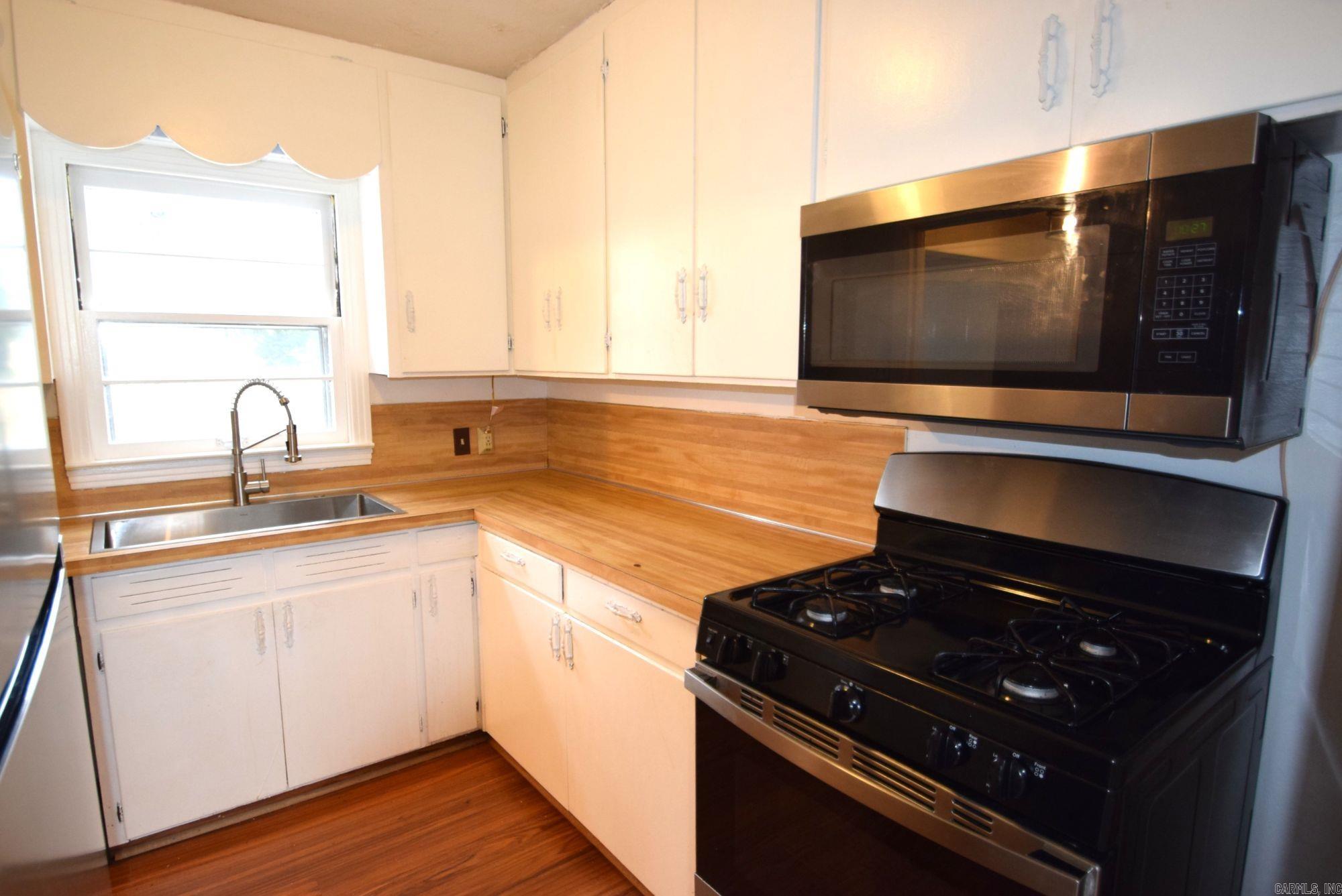 ADAMS HOWARD - Residential