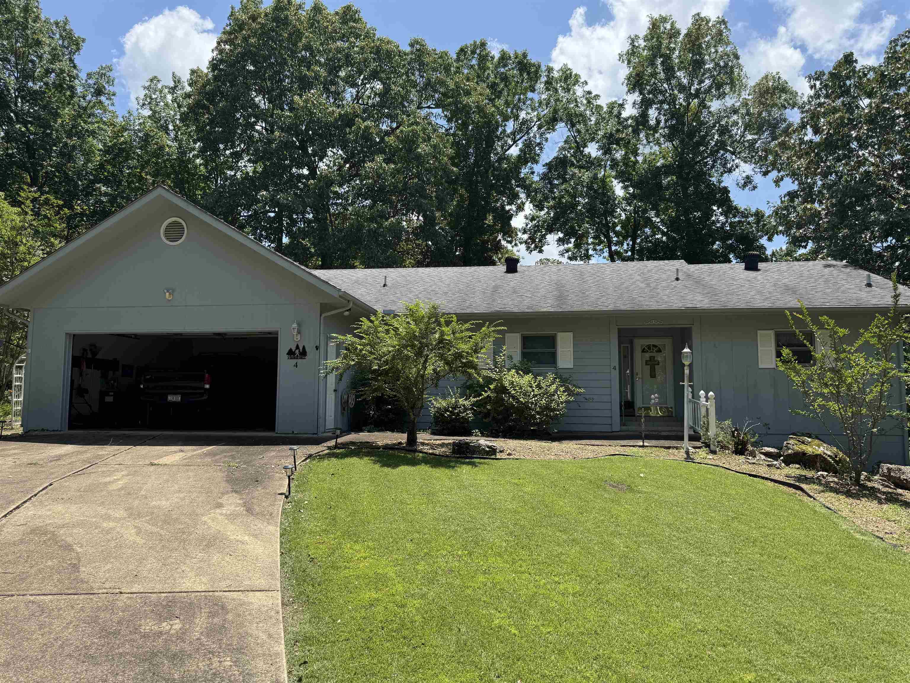 Looking for Golf Course living? This fantastic condition home offering 2 bedrooms, 2 bathrooms and sits on two lots on the 4th hole will make you want to enjoy your time relaxing and enjoying the outdoors in the enclose porch. A few amenities of the home will include formal dining, huge laundry room, with a spacious living area. The garage also has an abundance of storage.Only 7 minutes away from the Omaha Recreation Center 4 swimming pools, miniature golf, playground, fitness center, indoor pickleball, meeting rooms, and auditorium.