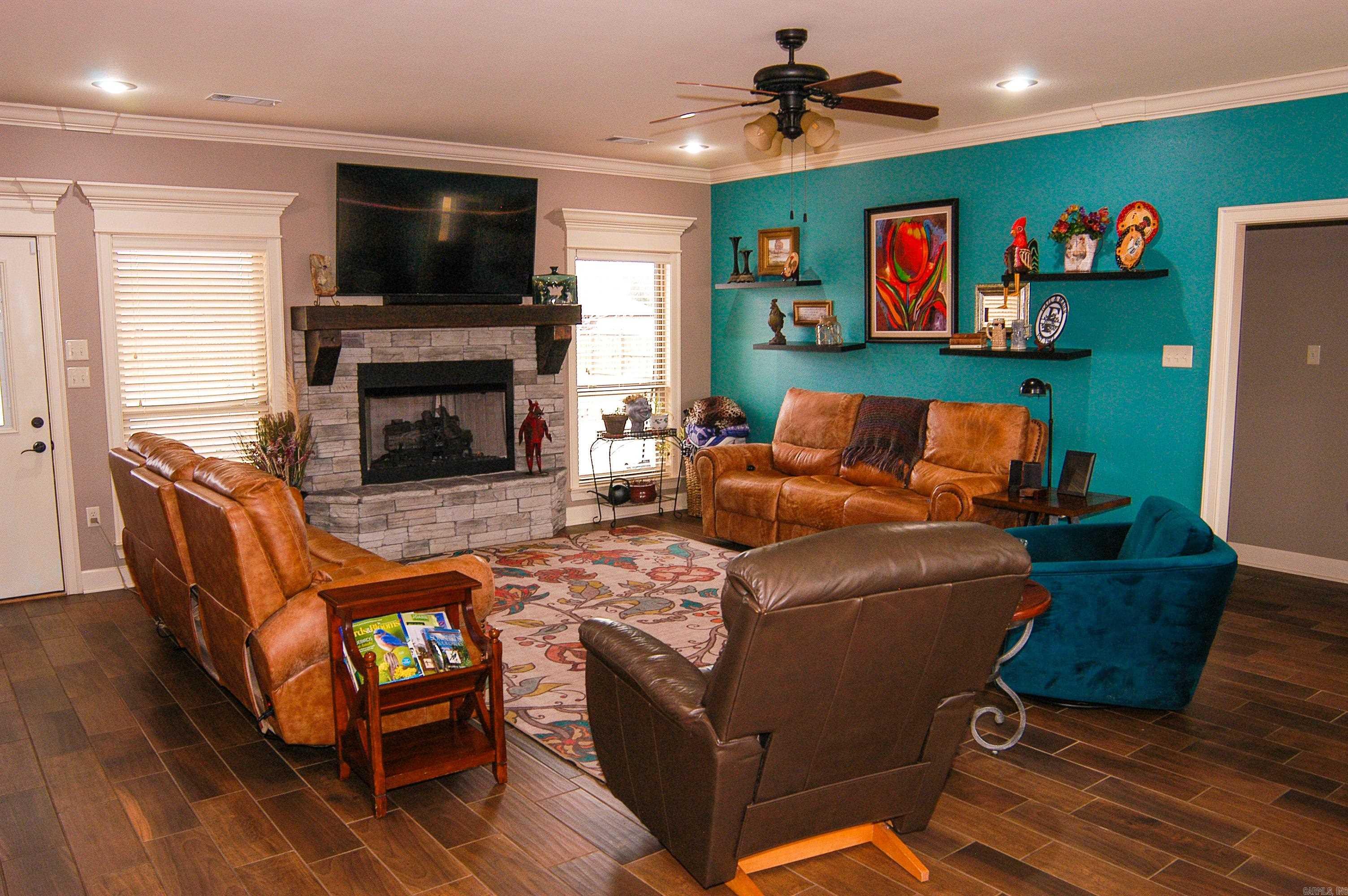 HUNTINGTON ESTATES - Residential