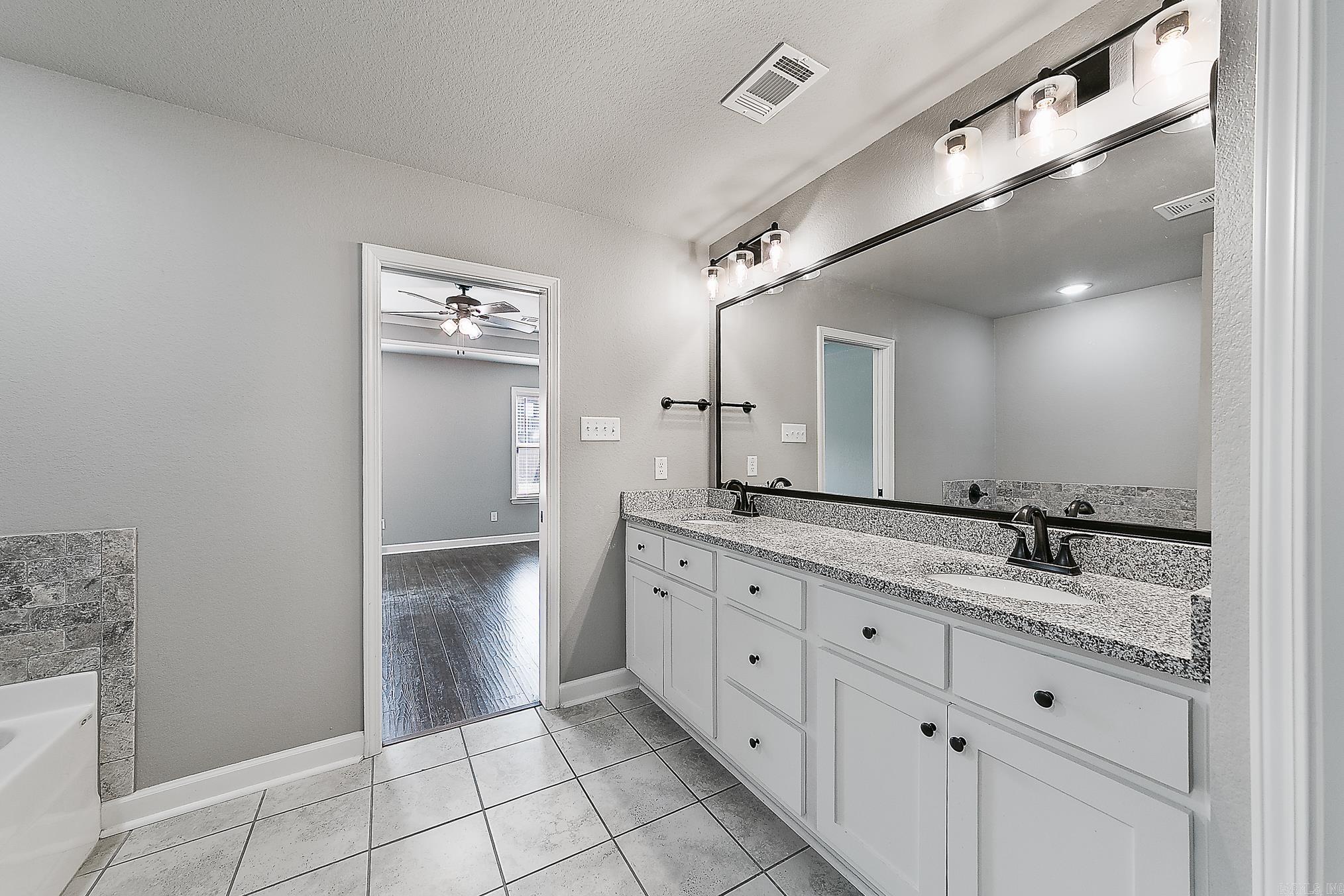 HERITAGE MEADOWS - Residential Lease