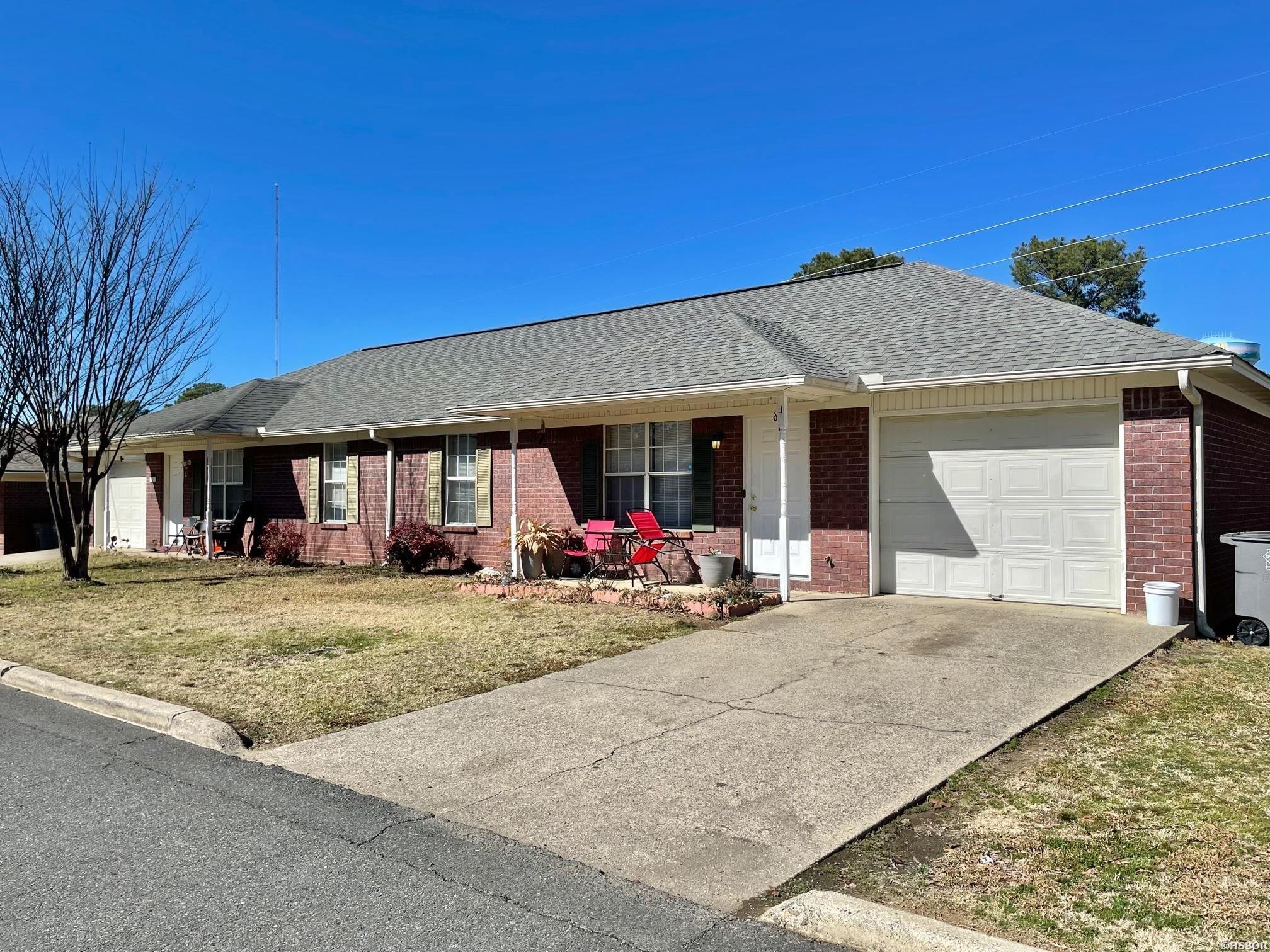 MULTI-FAMILY INVESTORS! 7 duplexes - 14 well-maintained rental units located in the center of town (behind the Walmart on Central Avenue). Situated within eye-shot of Lake Hamilton, this multi-family package is 100% occupied and grosses $20K per month.