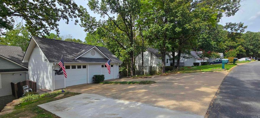 Welcome to market in the Exclusive Brentwood community in lakefront resort town!  Walk in & immediately your eyes focus to the beautiful sunroom & vaulted ceilings!  The beautiful kitchen, is just to the right as you walk past the open living & dinning area!   Both bedrooms are extra large, master bed offers a deep jacuzzi tub, wrapped in tile, while the guest bath offers a tiled walk im shower with glass doors! Just off the sunroom is another deck leading to a private screened porch below and a large bonus room. There is even additional storage area in the huge crawlspace. That could be come a very private office or man cave.   Extra large 1 car garage offers space for your resort area toys and or your favorite car! Here the HOA mows the grass, takes care of everything stuf walls out, offers a great pavilion for enjoying sunsets and wonderful neighborhoods!  Also a short walk & you will find yourself at Mountain Ranch Gold Course, 6 miles for hiking and approx 100 miles for UTV riding!