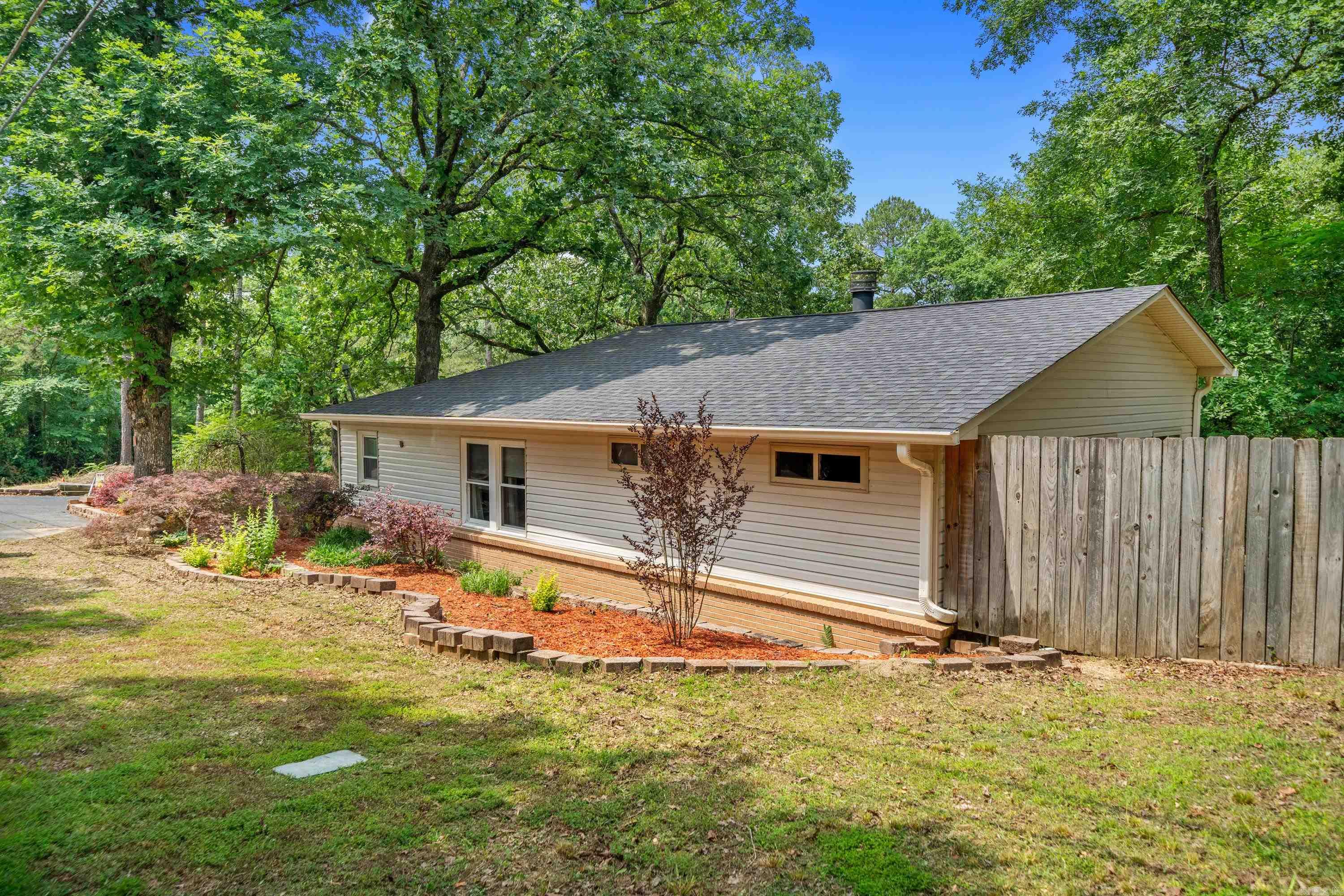 ARROWHEAD LAKE ESTATES - Residential