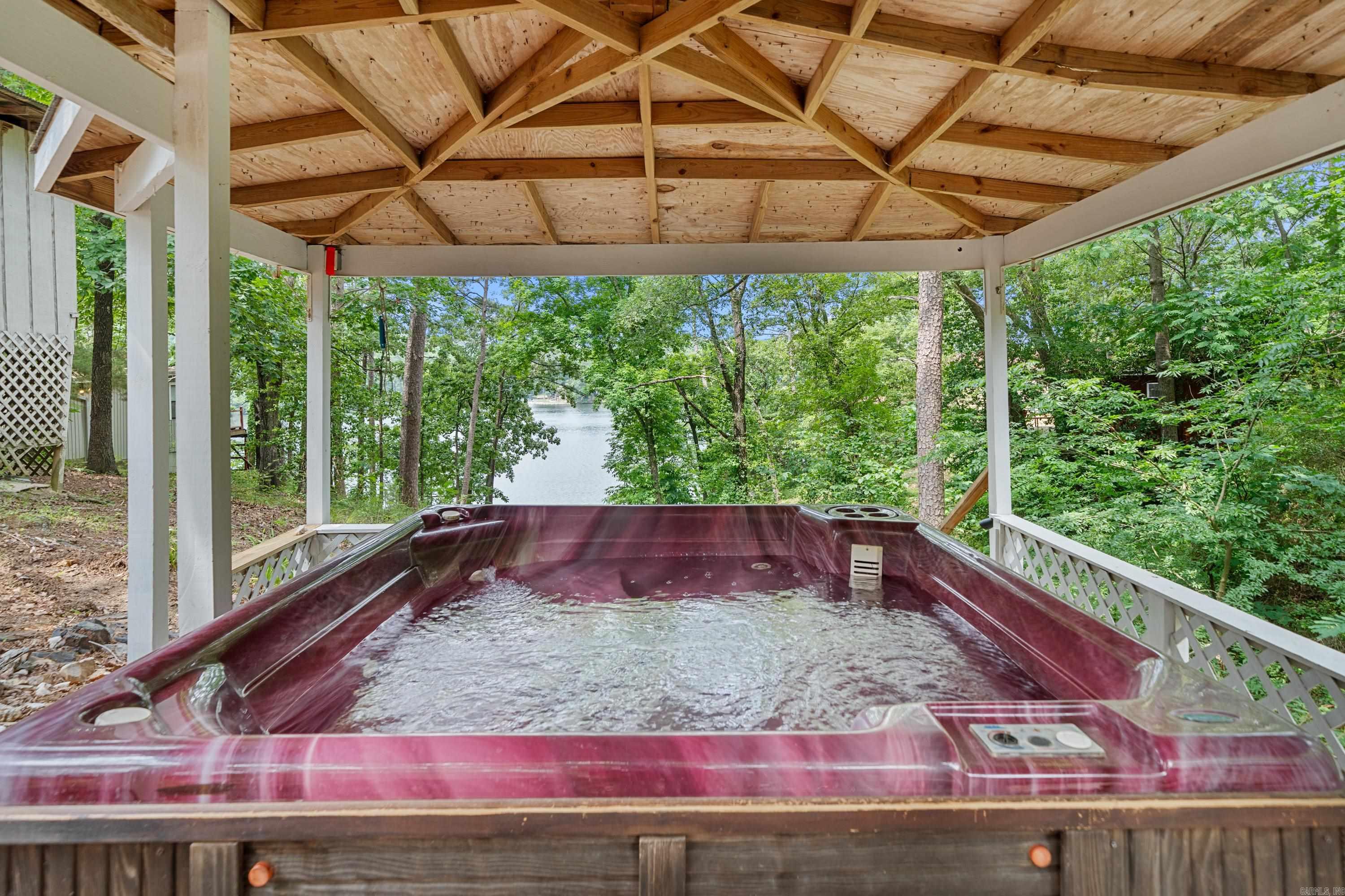 ARROWHEAD LAKE ESTATES - Residential