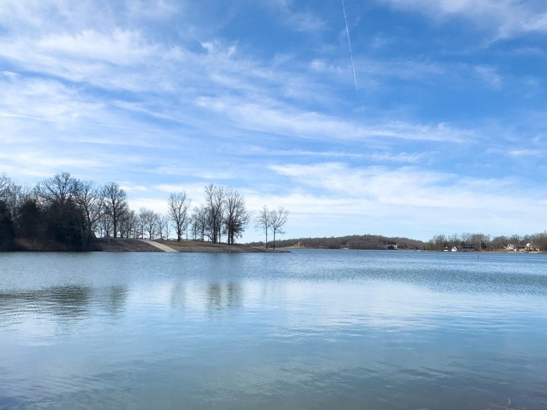 Build your lakeside dream on this exceptional half-acre Crown Lake front lot! Boasting a generous 111 feet of pristine shoreline, this property offers a rare opportunity to create your ideal waterfront retreat. Imagine waking up to breathtaking lake views and enjoying easy access for boating, fishing, and all your favorite water activities. With the groundwork laid, this ready-to-build lot in Horseshoe Bend, Arkansas, is the perfect canvas for your custom home. Don't miss your chance to own a slice of paradise on beautiful 640 acre Crown Lake!