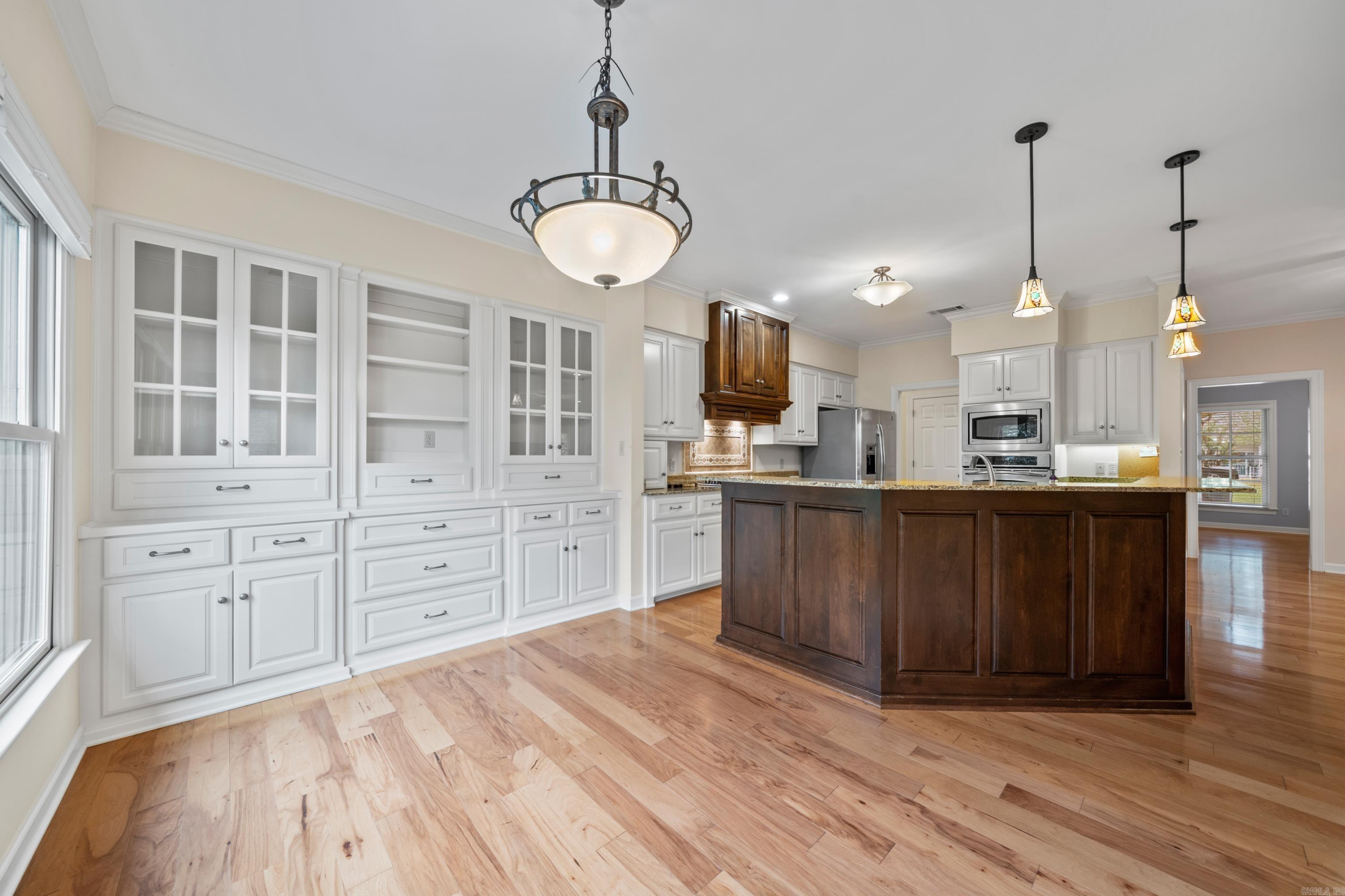 LAKE FOREST SHORES - Residential