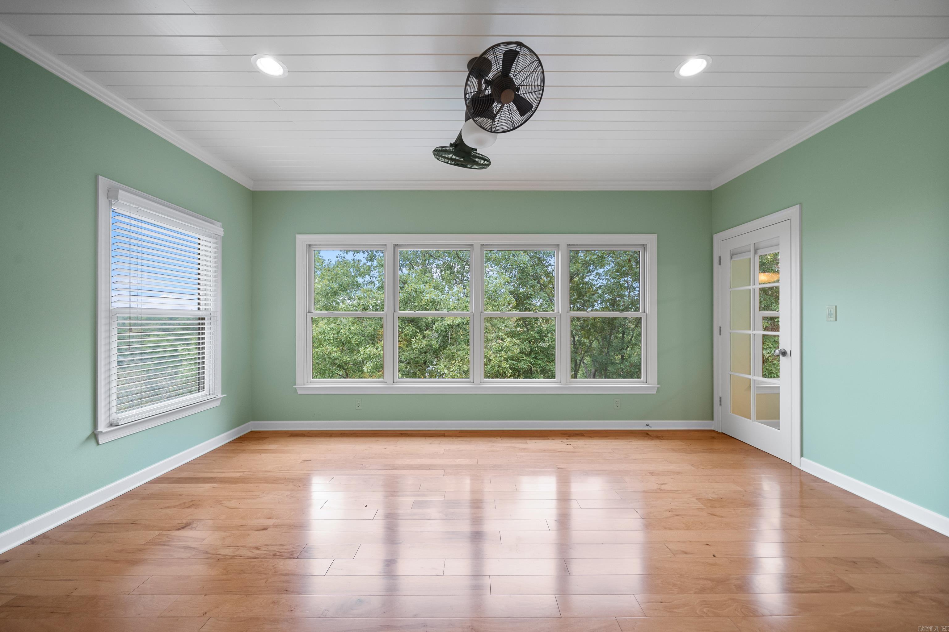 LAKE FOREST SHORES - Residential