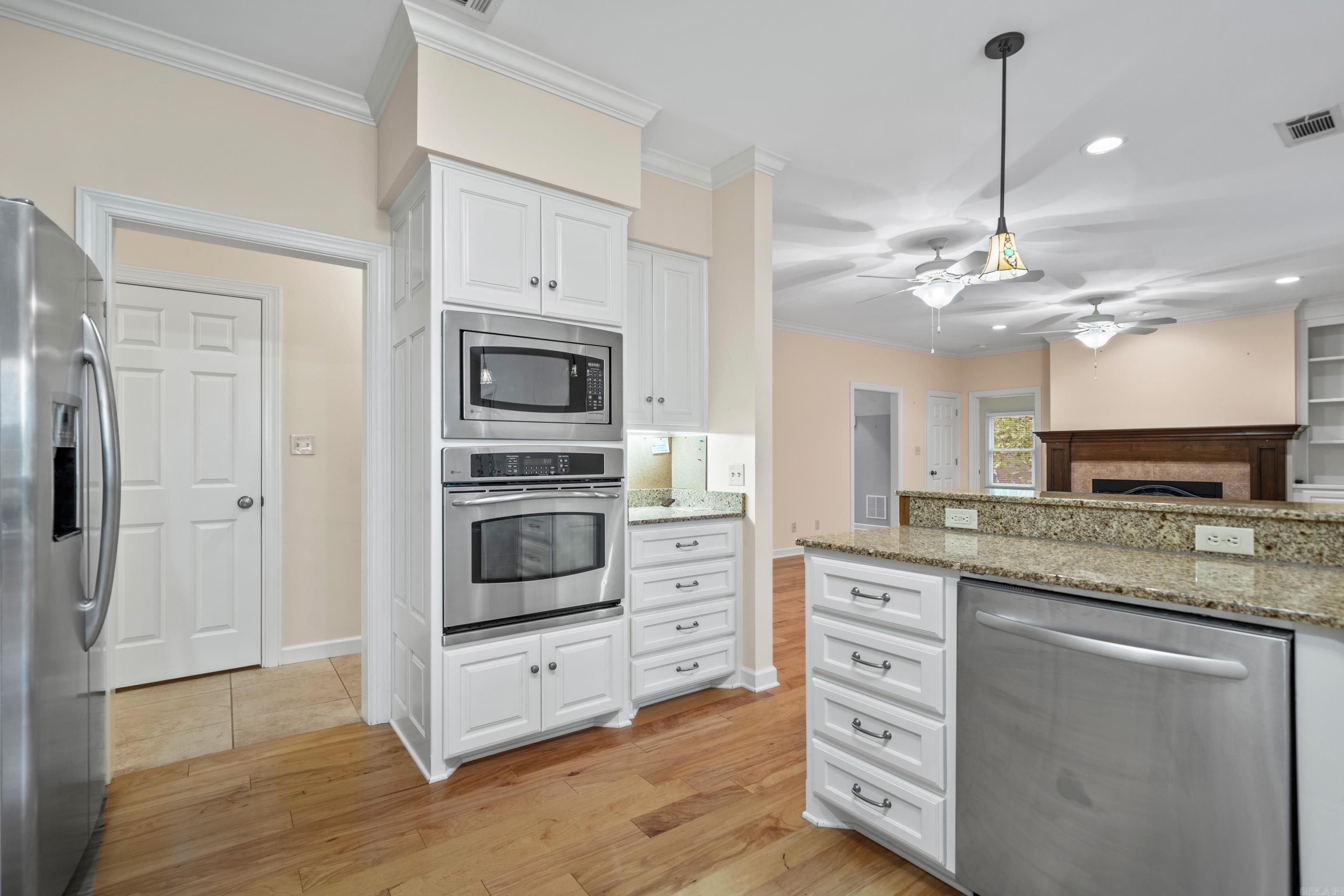 LAKE FOREST SHORES - Residential