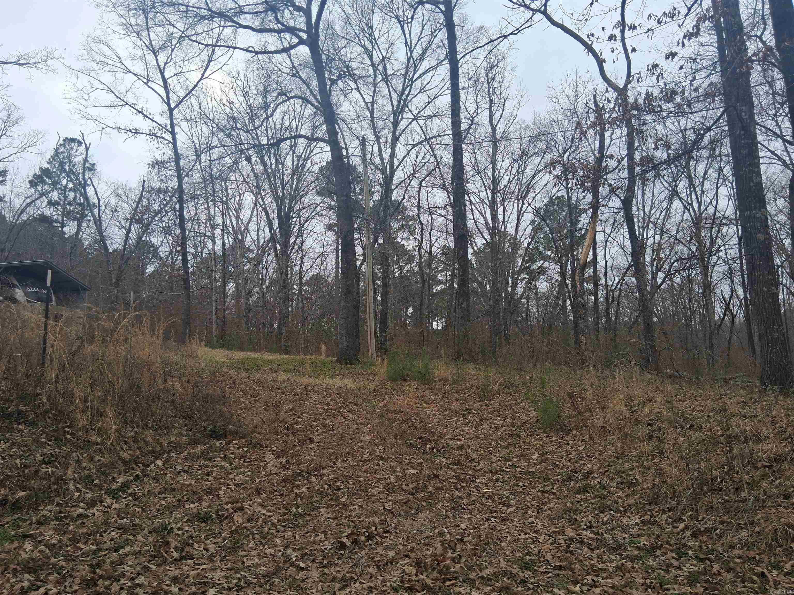 WOODLAND SHORES - Land