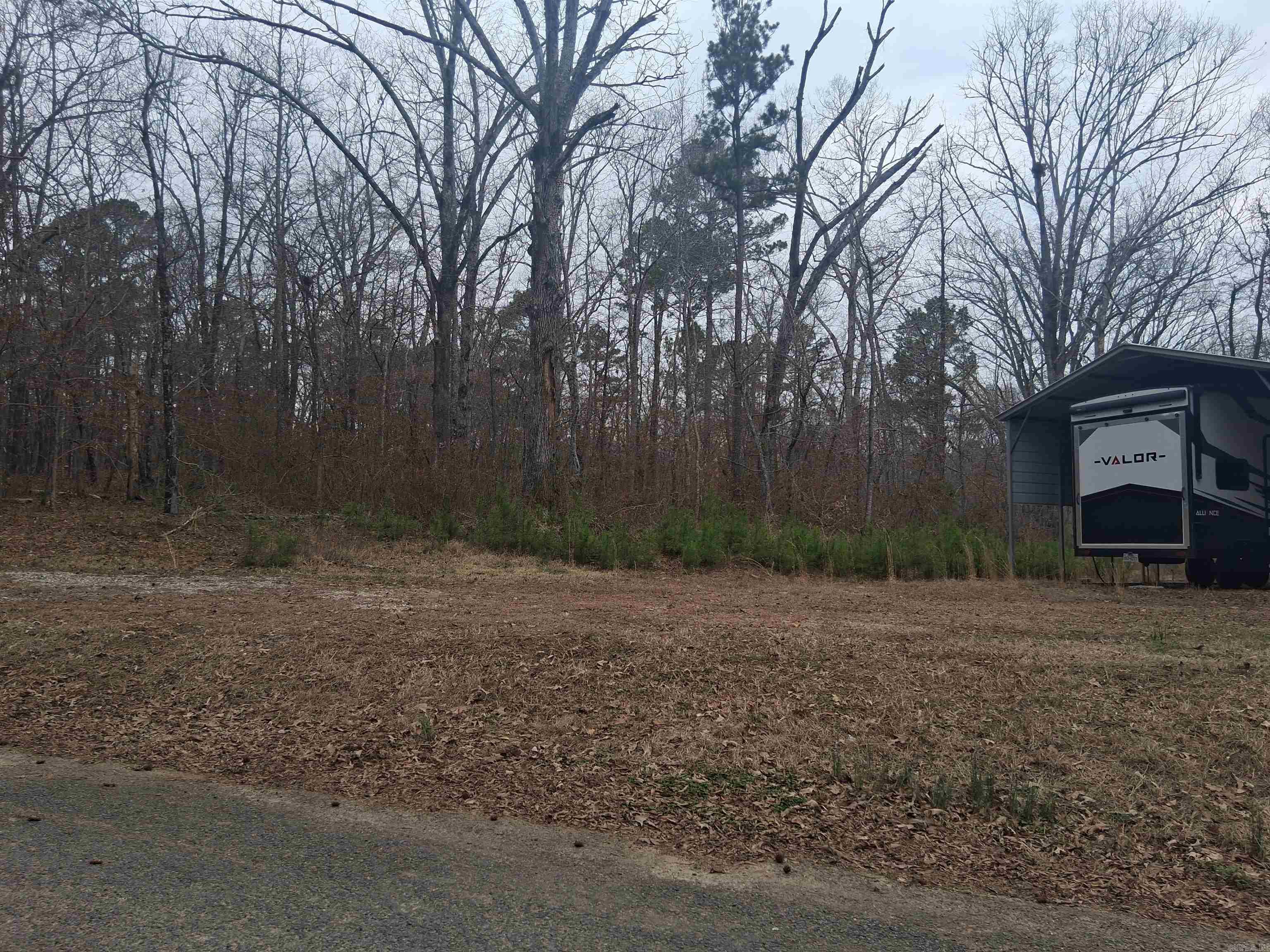 WOODLAND SHORES - Land