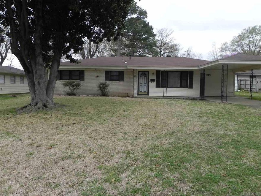 Beautiful, low maintenance brick & vinyl home in nice neighborhood close to shopping, schools, air base, & highway. Has 2 living areas with 3 bedrooms and 2 full baths w/ large walk-in shower in one. Nice kitchen with breakfast bar & pantry and open to a formal dining room. Has large laundry room. Screened back porch overlooks level fully fenced backyard. New roof in 2009. New paint inside & new carpet throughout.