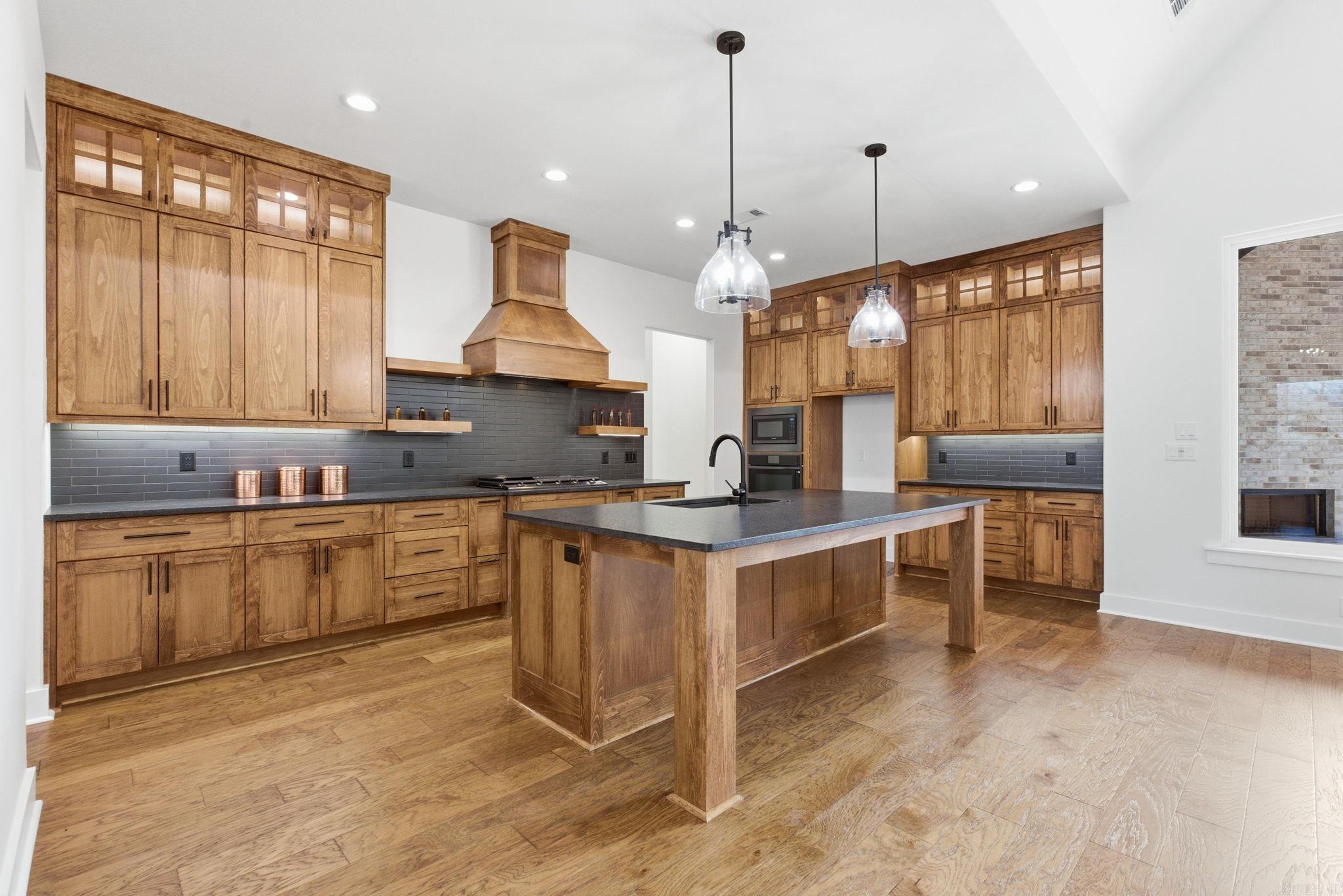 AVILLA MANOR - Residential