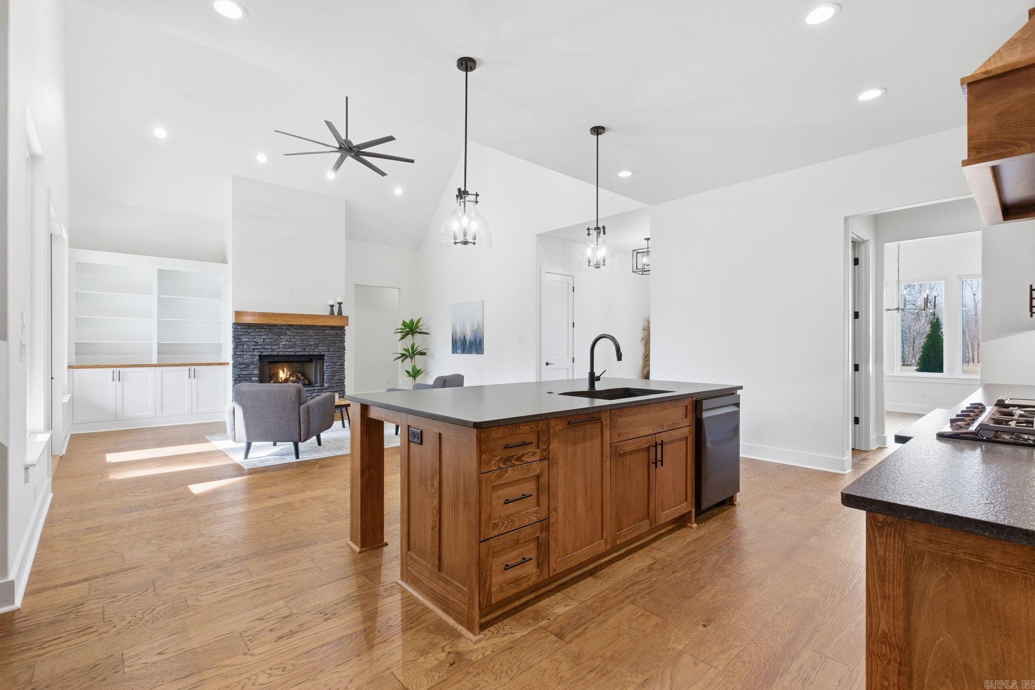 AVILLA MANOR - Residential