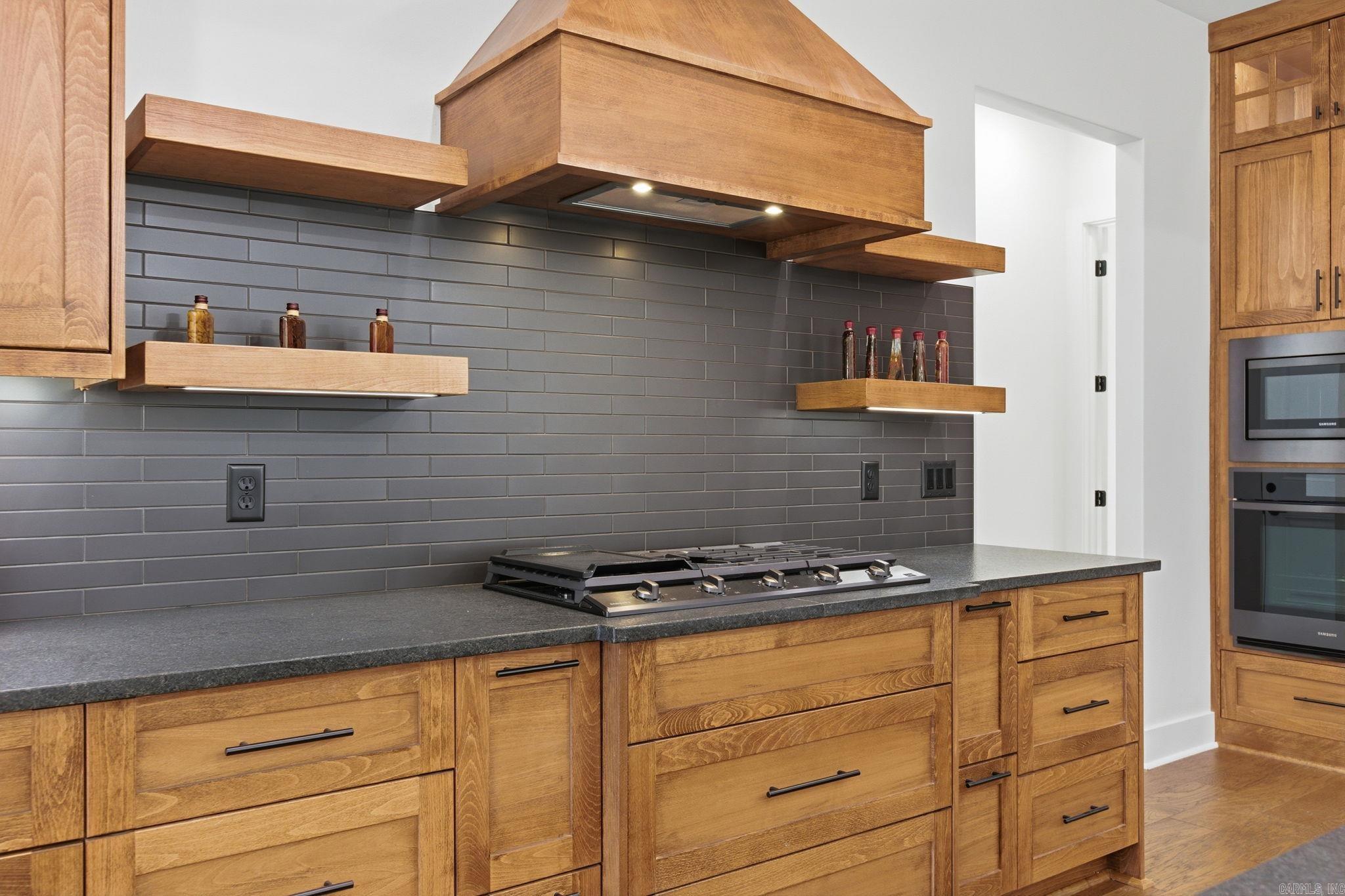 AVILLA MANOR - Residential