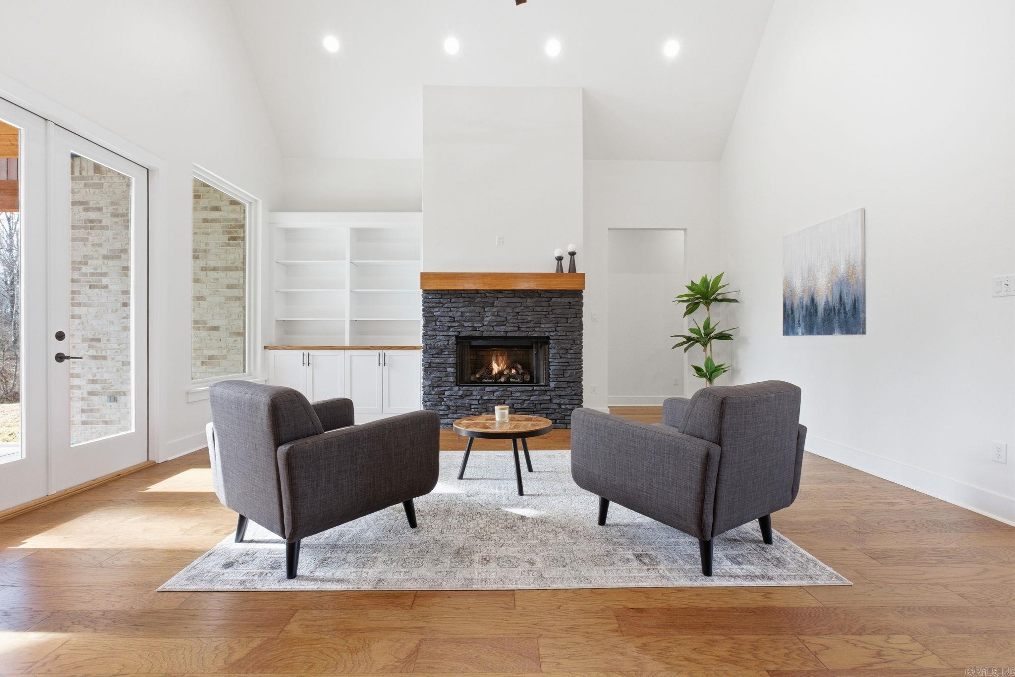 AVILLA MANOR - Residential