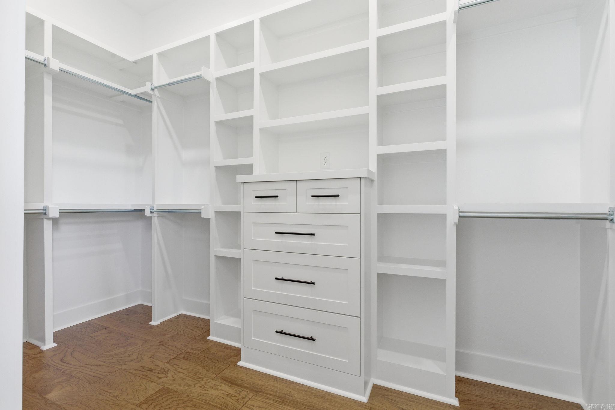 AVILLA MANOR - Residential