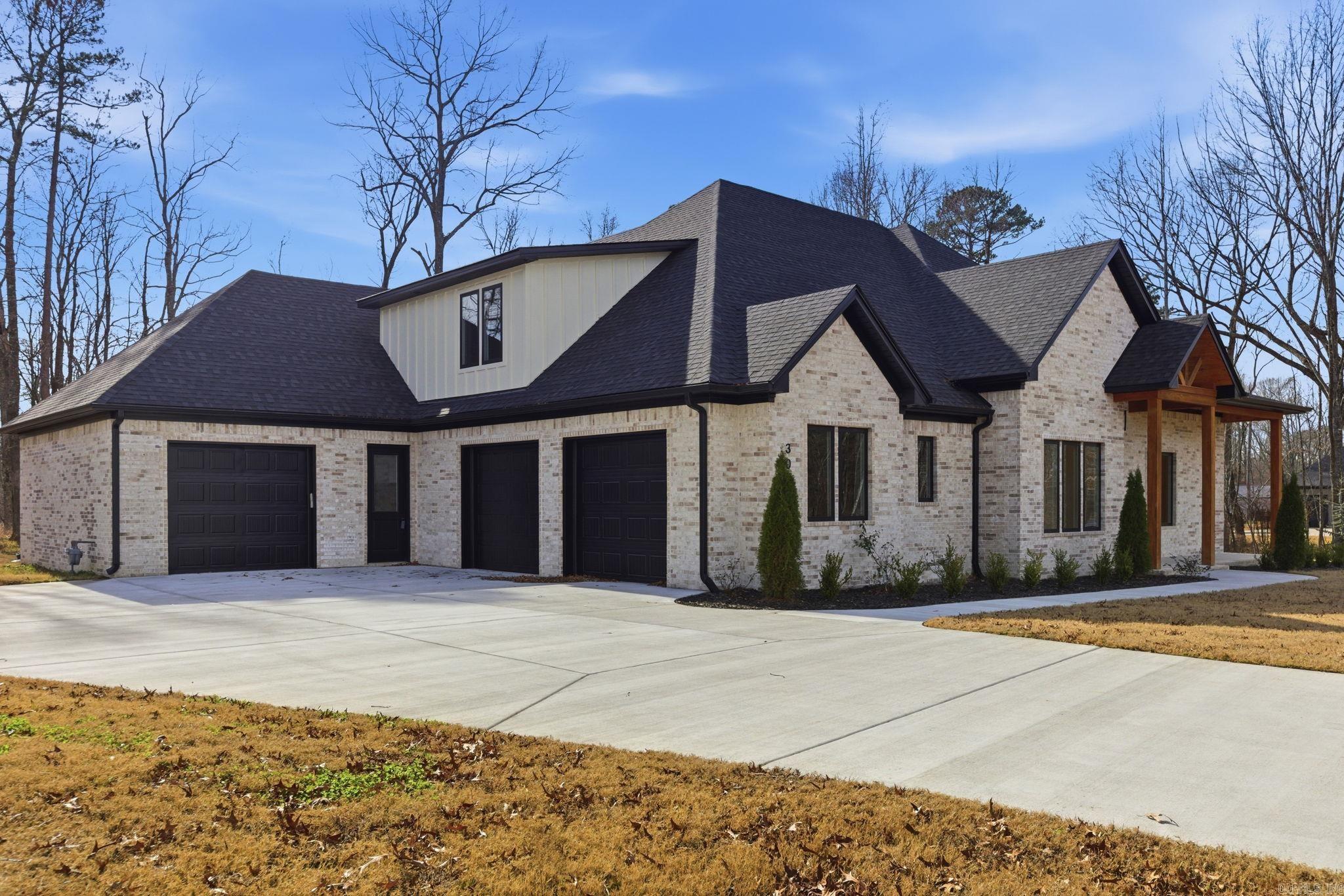 AVILLA MANOR - Residential