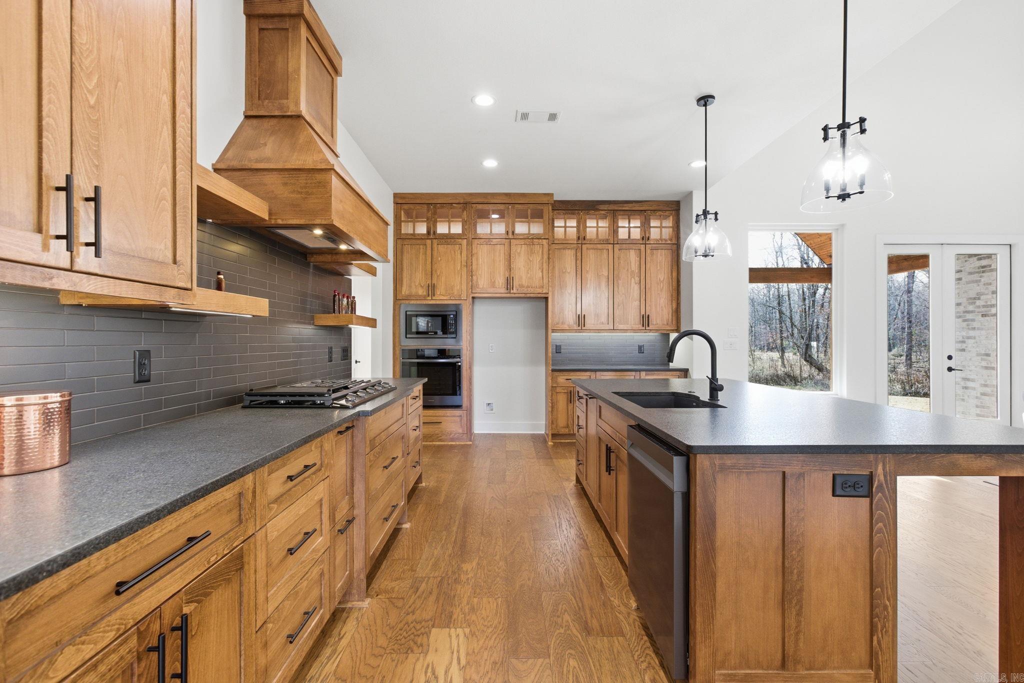 AVILLA MANOR - Residential