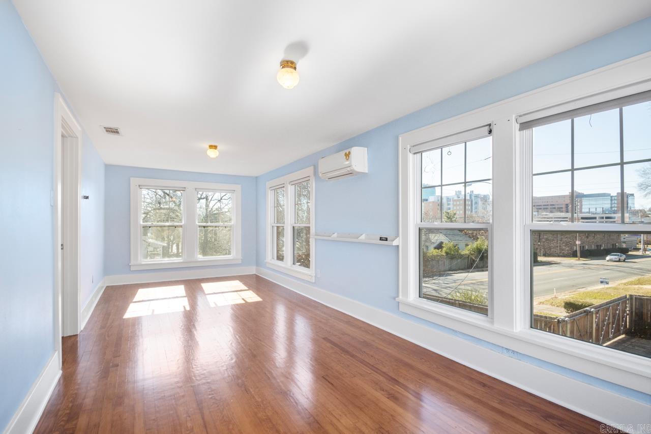 COLONIAL COURT - Residential