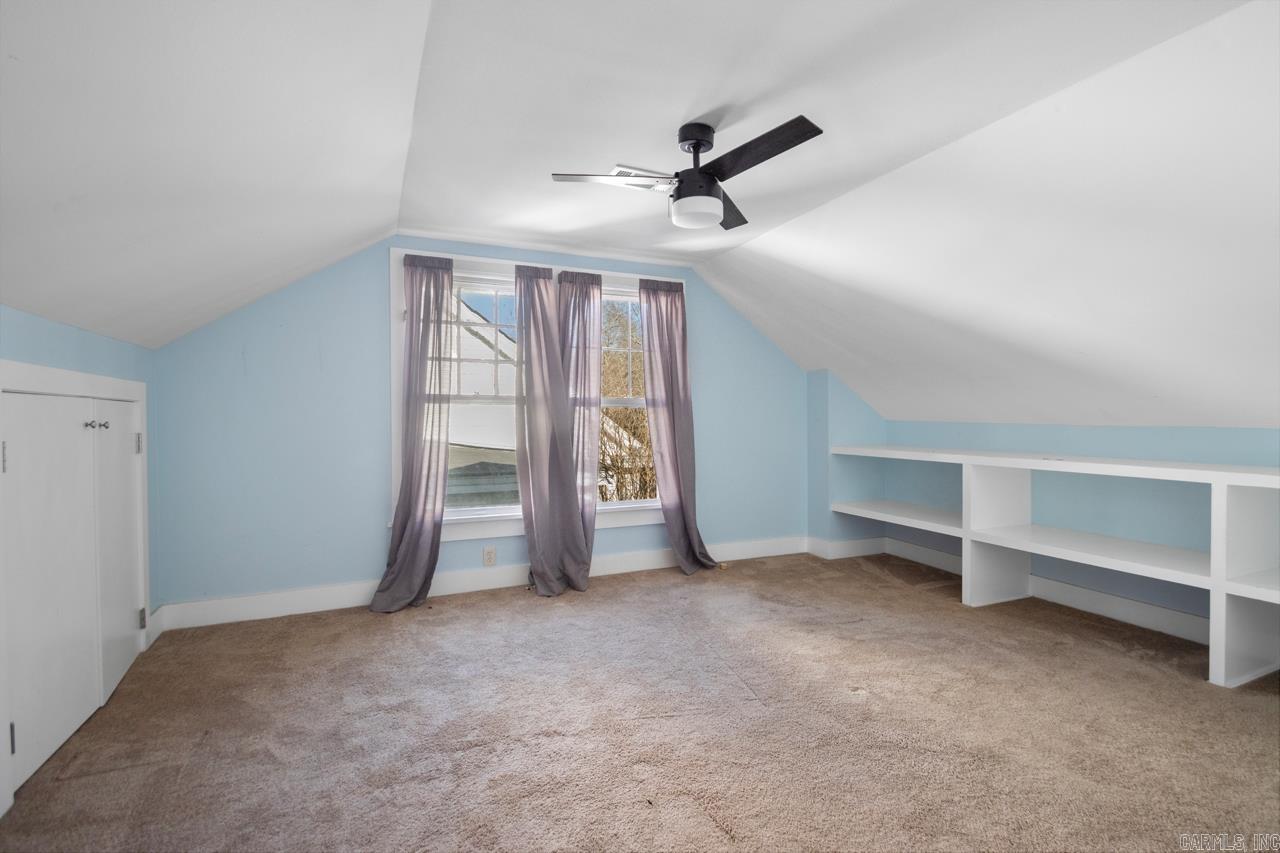 COLONIAL COURT - Residential