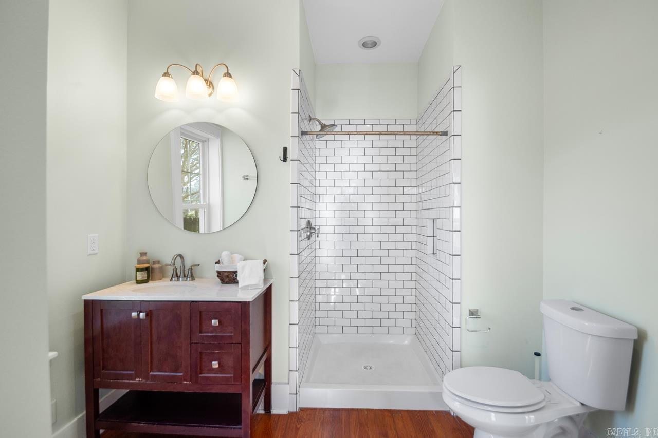 COLONIAL COURT - Residential